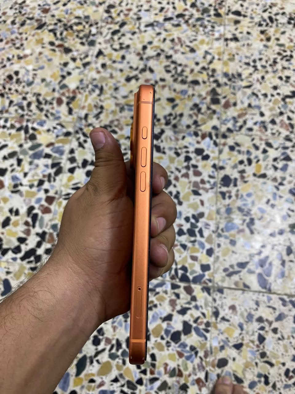 🔥 للبيع فقط iPhone 17 Pro Max 256GB 🔥
SIM عادية ابو الشريحة مو eSIM

السلام عليكم
آيفون 17 برو ماكس لون برتقالي - ذاكرة 256GB
شريحة SIM عادية (ابو الشريحة) مو eSIM

المواصفات:
• البطارية 93%
• عدد الدورات 402
• تاريخ التصنيع آب 2025
• اول استخدام 10/2025
• الضمان ينتهي 10/8/26
• نظام iOS 27.0

الملاحظات:
• مستبدل شاشة اصلية فقط تقرا غير معروف بالجهاز
• الجهاز نضيف كلش
• بدون ملحقات

السعر: مليون و 300 الف وبي مجال جدا بسيط
البيع فقط ما اراوس

المكان: بغداد - الكاظمية - شاطئ التاجي
رقم التواصل: ***********

نص مكتوب في الصور:
- 10:37 القطع والخدمة تجمع Apple سجل تاريخ القطع والخدمة، وهذا السجل يعرض معلومات عن هذا الـ iPhone وحالته وتفاصيل إصلاحه. معرفة المزيد... سجل تاريخ الخدمة الشاشة غير معروف
- 10:37
- حول
- الاسم
- < iPhone
- إصدار iOS
- < 27.0
- اسم الطراز
- iPhone 17 Pro Max
- رقم الطراز
- MFYN4AF/A
- الرقم التسلسلي
- GKCJD936WY
- Limited Warranty
- Expires 10/8/26
- Extend Coverage
- There are 9 days left to add coverage for
- accidental damage.
- سجل تاريخ القطع والخدمة
- الأغاني
- 0
- الفيديوهات
- 292
- 10:36 حالة البطارية حالة البطارية عادية تعمل بطارية iPhone هذه على النحو المتوقع. حول البطارية والضمان... الحد الأقصى للقدرة 93% هذا قياس لقدرة البطارية مقارنة بقدرتها عندما كانت جديدة. قد تتسبب القدرة المنخفضة بتقليل ساعات الاستخدام بين عملية الشحن والأخرى. عدد الدورات 402 هذا هو عدد مرات استهلاك iPhone لقدرة البطارية. معرفة المزيد... تاريخ التصنيع آب 2025 أول استخدام تشرين الأول 2025
