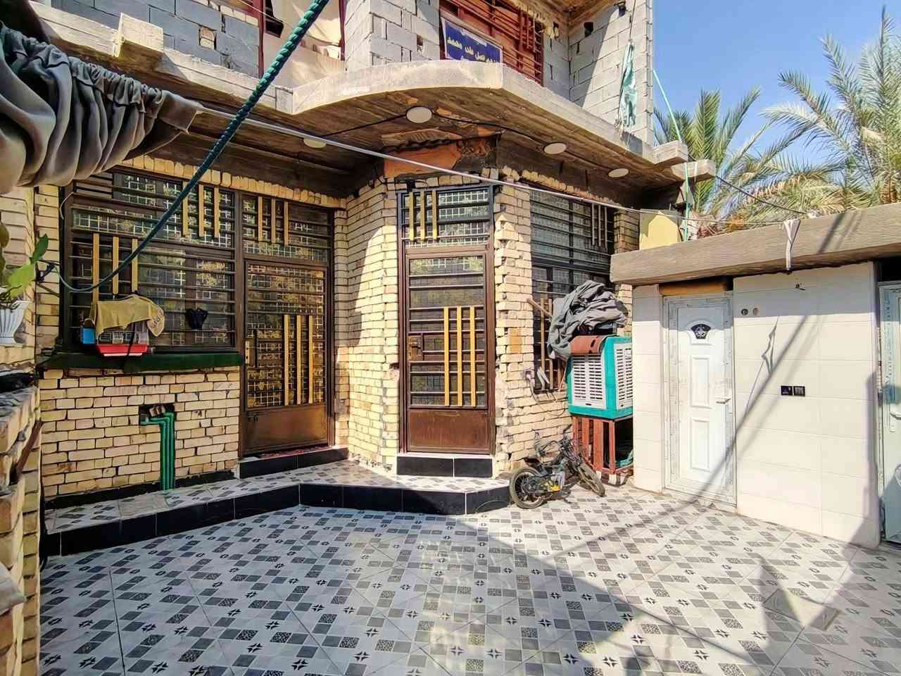 مشتمل طابقين طابو ملك صرف للبيع
حي الرسالة خلف مطعم حمادة الثاني
مساحته ١٣٥ متر بأسمي تحويل مباشر
غرفتين نوم وصالة ومطبخ واستقبال 
الطابق الثاني غرفتين بدون قاطع وبيتونه 
ملاحظة:
الطابق الأول جاهز من كلشي 
الطابق الثاني نقص لبخ وارضيه 
السعر 90 مليون الرقم ***********

نص مكتوب في الصور:
- ***********