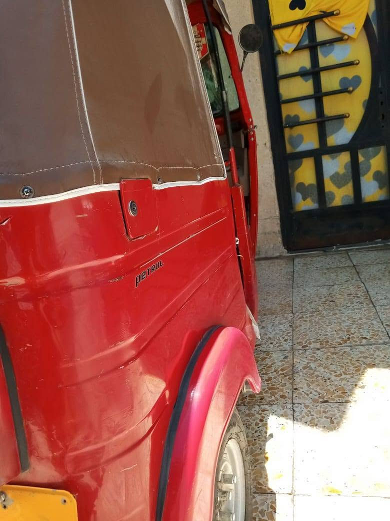 السلام عليكم
تكتك ١٨ للبيع 
تكتك حلوة مال بيت بيها تعمير دوس مكينه مشروكه متسمع حسها لا تنقيص ولا تبخير مرقمه بسمي تجي تاخذها من الباب مكاني بغداد استفسار ***********
ب5600 وبيها مجال لطيبين ❤️ .
