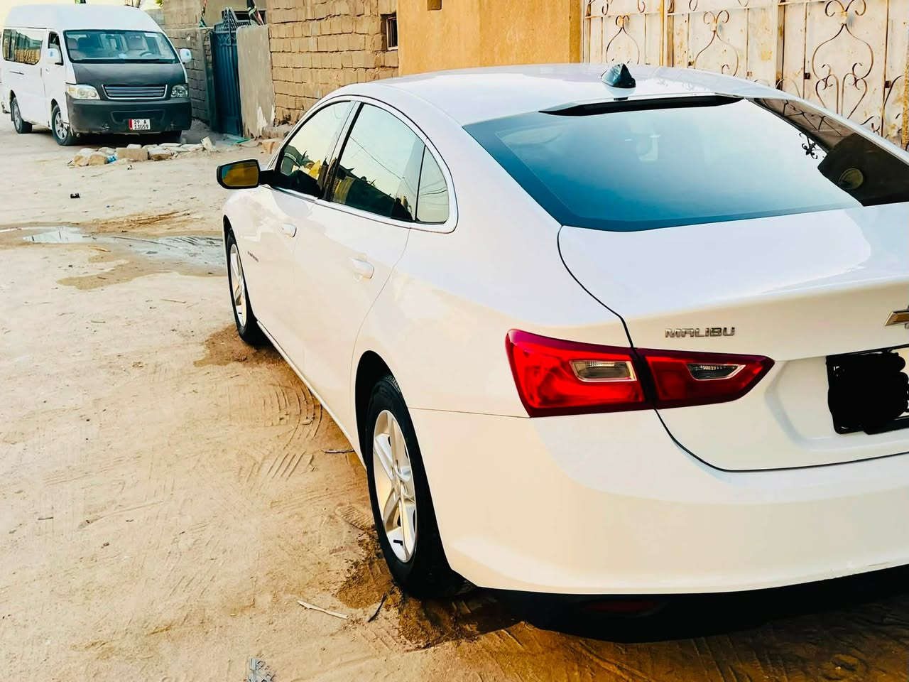 لبيع شفروليه ماليبو 2023 - فئة LS
سيارة مكفوله كفاله عامه لا صبغ لا ضربه ما عدا رصعات بالقماره اثر تحميل  كير مكينه  داخله تقرير مياه امطار شرط كلوب ما مشتغل بالعينه شرط على البلاد  ما امبدل برقي بيها  ماشيه 50 بجم كبس نظيفة جدًا والاستعمال شخصي،تخم تاير جاهزة من كلشي رقم بصره الجديد سنويه لل 2030 تحويل ثاني يوم 
المواصفات:
* موديل: 2023
* الفئة: LS
* شاشة كبيره
*محرك ١٥٠٠ توربو ٤ سلندر
* ابل كار بلي -اندرويد اوتو (لاسلكي) بدون كيبل
* كاميرا خلفية
* رادار امامي
* توقف ذاتي
* بصمه
* مثبت سرعة
* ويل قياس 16
* تبريد ثلج
*لايت اوتو
السعر 130 وبيها مجال مكان بصره زبير
 
رقم الهاتف : ‭***********‬
