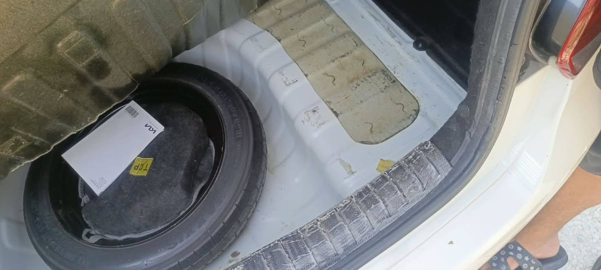 السلام عليكم سيارة كيا بيكاس وارد خليجي موديل 20 السيارة قبل 3ايام اخذتها جانت نظيفة فول بس صار بيها شخط مثل الصورة وقررت ابيعها محرك 1400مبدل باتري قبل يومين 4سلندر ماشية 45رقم بغداد جديد مكان بغداد الشرطة الخامسة السيارة بيها سونار حديث من اشتريتها اخذته مامحولة بعدها السيارة مصلحتها لاجل المصداقية السعر 92وبيها مجال*********** واتساب فقط
