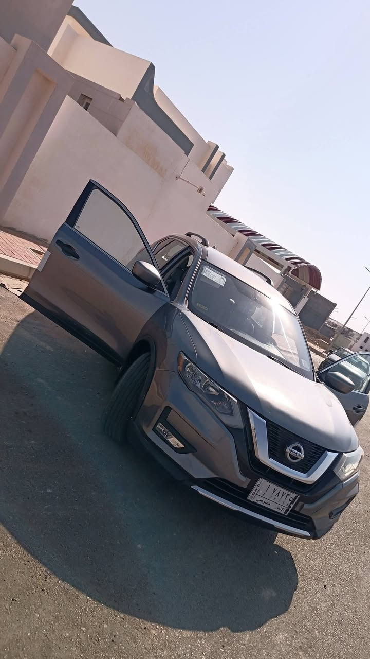 السلام عليك
للبيع نيسان روج الحجم الكبير 
لون فيلي 
السياره جاهزه كير محرك تخم تاير جديد صدر جديد 
ضرر جاملغين اماميه وبنيد بدون دواخل تصليح في بداية الشاصي على قدر (شبر فقط) تحويل مباشر السعر (١٢٠) وبيهه مجال للشراي 
للاستفسار اكثر الاتصال بالرقم *********** يوجد واتساب 
ملاحضه ( يرهم مراوس حسب القناعه)
