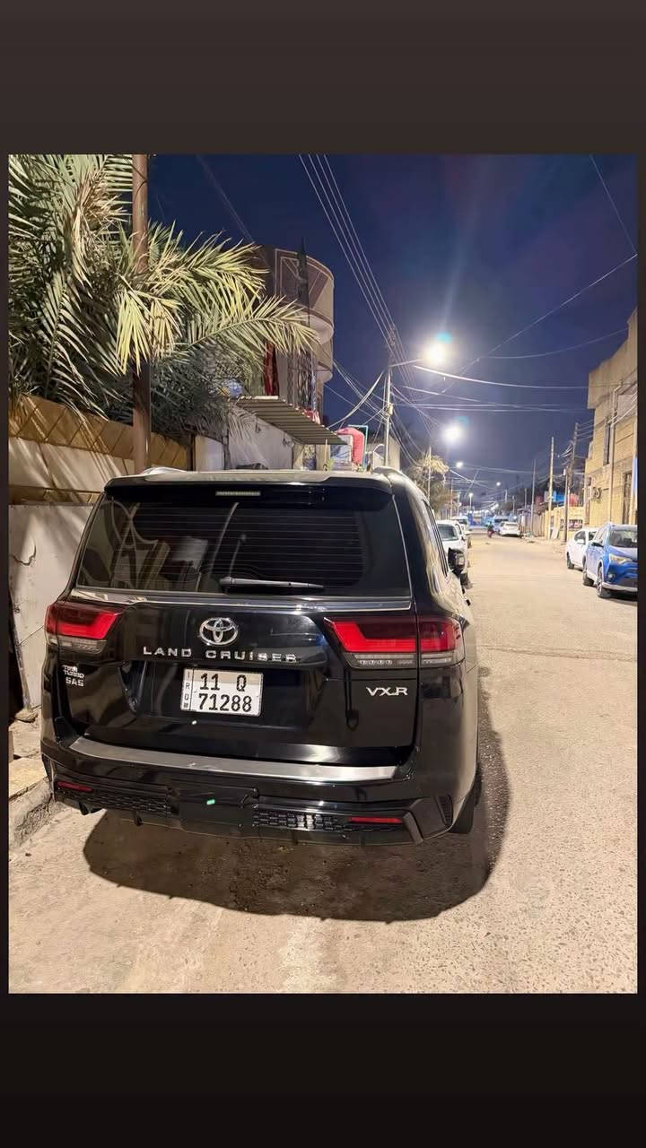 لاندكروزر VXR • توين تيربو • داخلية جلد أحمر