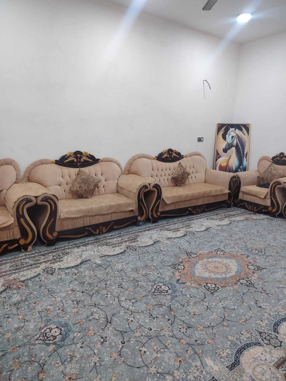 سلام عليكم
بيت طابقين للبيع طابو أسهم سند ٢٥ تحويل باسم المشتري 

مساحه ٢٠٠ م

موقعه خلف محطه القطار شارع ال عجيل رئيسي

يبعد عن سجه القطار ٣٠٠ متر عرض شارع ١٣ متر ورئيسي ١٨ متر ثاني بيت عن ركن

يحتوي الطابق الأول على

استقبال ومطبخ وصاله وغرف ثنين كبار وحمامات

وطابق ثاني يحتوي على

ثلاثه غرف كبار و صاله وحمامات

والاستفسار اتصل على

***********
