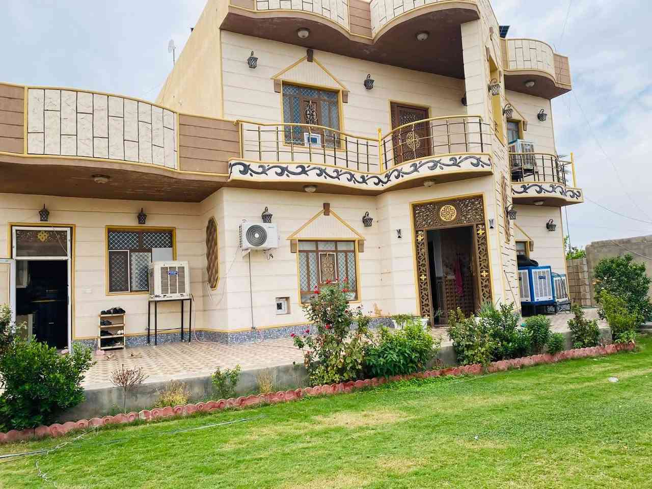 السلام عليكم بيت للبيع طابو زراعي المساحه ٦٠٠متر يتكون من اربع غرف نوم وربعه+ هول +صحيات داخليه وخارجيه +ماء +كهرباء +طاقه شمسيه /سيراميك +سقوف ثانويه المكان العلم البورصه قرب فلكة الشيبان السعر 135مليون وبي مجال للاستفسار التواصل على الرقم ***********
