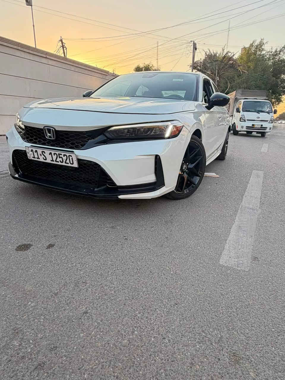 السلام عليكم Honda سيفك hybrid sport 2025

       حجم المحرك : 2000 sport هايبرد

ضرر السياره : حافت البنيد بارد فقط و حافت الباب بارد
        
حالة اليرباك : سليمه بدون ايرباك
المسافه المقطوعه : 33 ميل

#مواصفات
• مكينه 2000
• شاشة 
•فتحه
• كاميرا خلفية 3 انظمة
• رادار امامي
• مانع تصادم
• محدد مسار 
• تصحيح مسار
• شفتات بالستيرن
• مثبت سرعة
• مانع انزلاق
• دخول ذكي 
• إنارة ترحيبية
• هاندبريك كهرباء
•لايت عدسات زينون
• نظام اوتو لايت Auto
• لايت العالي زنون 
• حساسات مطر 
• حساسات دخول الإنفاق
• حساسات ضغط هواء الإطارات
• أوامر صوتية
• 3 أنظمة قيادة (eco, ev, sport)
• بلوتوث
• مدخل USB + AUX 

السعر : 175$ وبيه مجال قليل

تفاصيل اكثر هذا رقمي ☎️ *********** تحياتي 
مكاني بغداد الزعفرانيه

