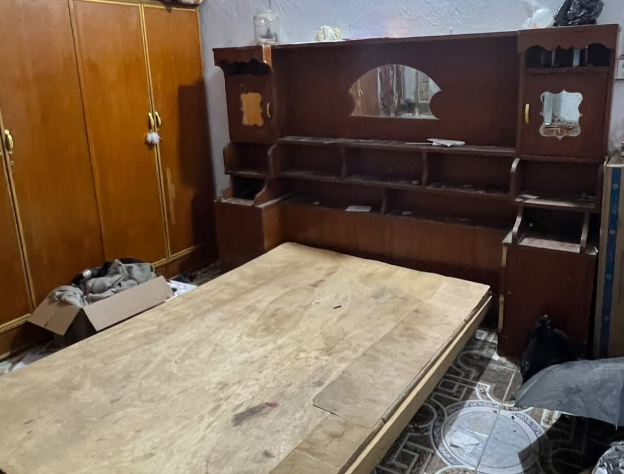 للبيع
كنتور 180 
جرباية وتاجه ب50 
تلفزيون 25 مع المجال 
تانكي 175 جديد الاستخدام ونضيف

للتواصل خاص
