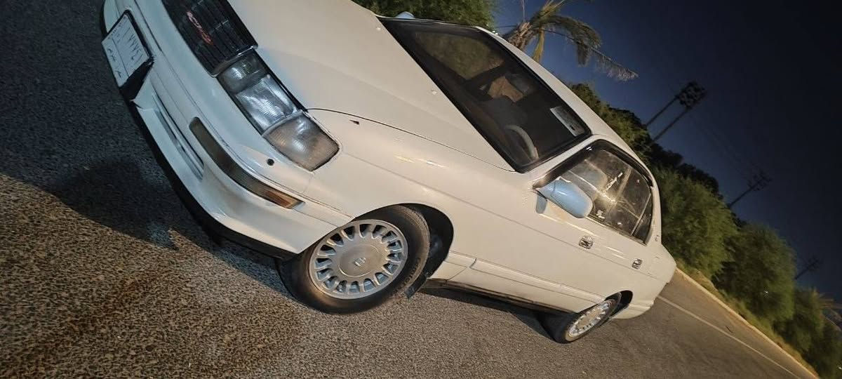 سلام عليكم سياره بطه فصل مديل95 ابيض صدفي سياره جاهزه من مكينه وكير 2500ديلكو حاويه شرط كارتون تبريد وي السويج سياره خير من الله لايت زنون حداديه حلوه حته ربل بدي بدلته يعني انسه الطسه دواخلهه حلوه مصبوقه عام السياره صبق درجه اوله اضر جراد ورصعات بل قمره ومعدلهن مكان بصره سفوان سياره بسمي شخصين سنويه لل 30رقممميزسعر قفل 55هاتف ***********
