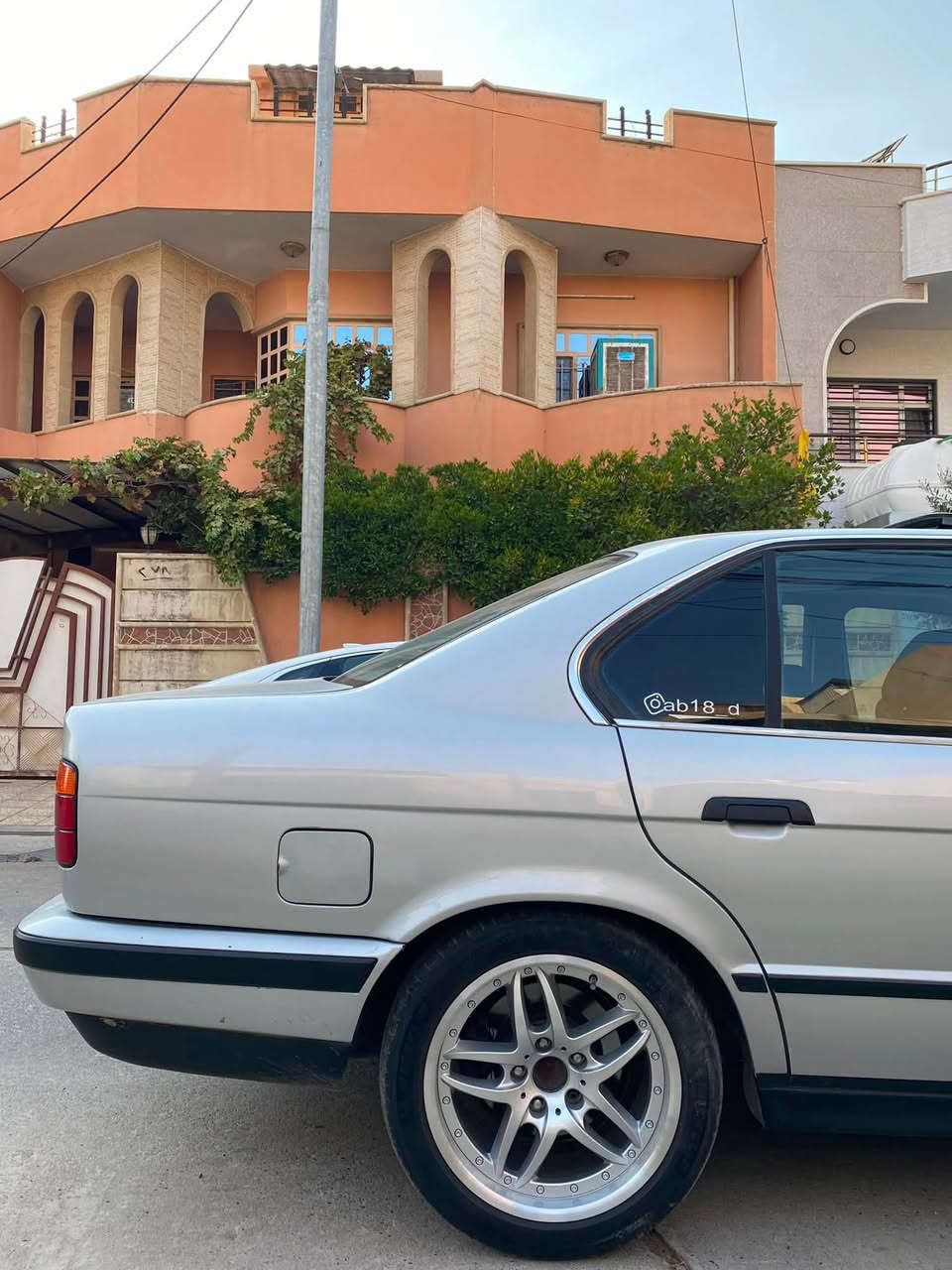 Bmw e34 موديل 1991
سلايت 
جامات كهرب 
غرفه جلد وصاج 
كشنات جلد m
دركه m
كير ومكينه وكهربائيات وتبريد شرط
رقم نينوى انكليزي 
مصبوغه عام جماليه بدون ضرر او حادث
***********
واتساب ***********

