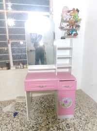 ميز تواليت • نضيف • كمالية