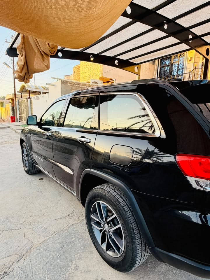 🚘 للبيع — Jeep Grand Cherokee Limited
▪️ موديل 2018

▪️ فول مواصفات عدا الفتحة

▪️ مري قلاب

▪️ حساسات خلفية

▪️ دخول ذكي

▪️ مواصفات عديدة

🔧 المواصفات والحالة:

▪️ تخم تايرات جديد

▪️ صدر أمامي وصدر خلفي جديد

▪️ ادامه عامة قبل أسبوعين

▪️ الممشى: 95 ألف

▪️ الضرر: خشم البنيد فقط

▪️ السيارة نظيفة جداً بمعنى الكلمة

📄 رقم بغداد — السيارة باسمي

💰 السعر: 190

وبيها مجال بسيط 

📍 العنوان: بابل 

📞 اتصال فقط:

***********

***********
