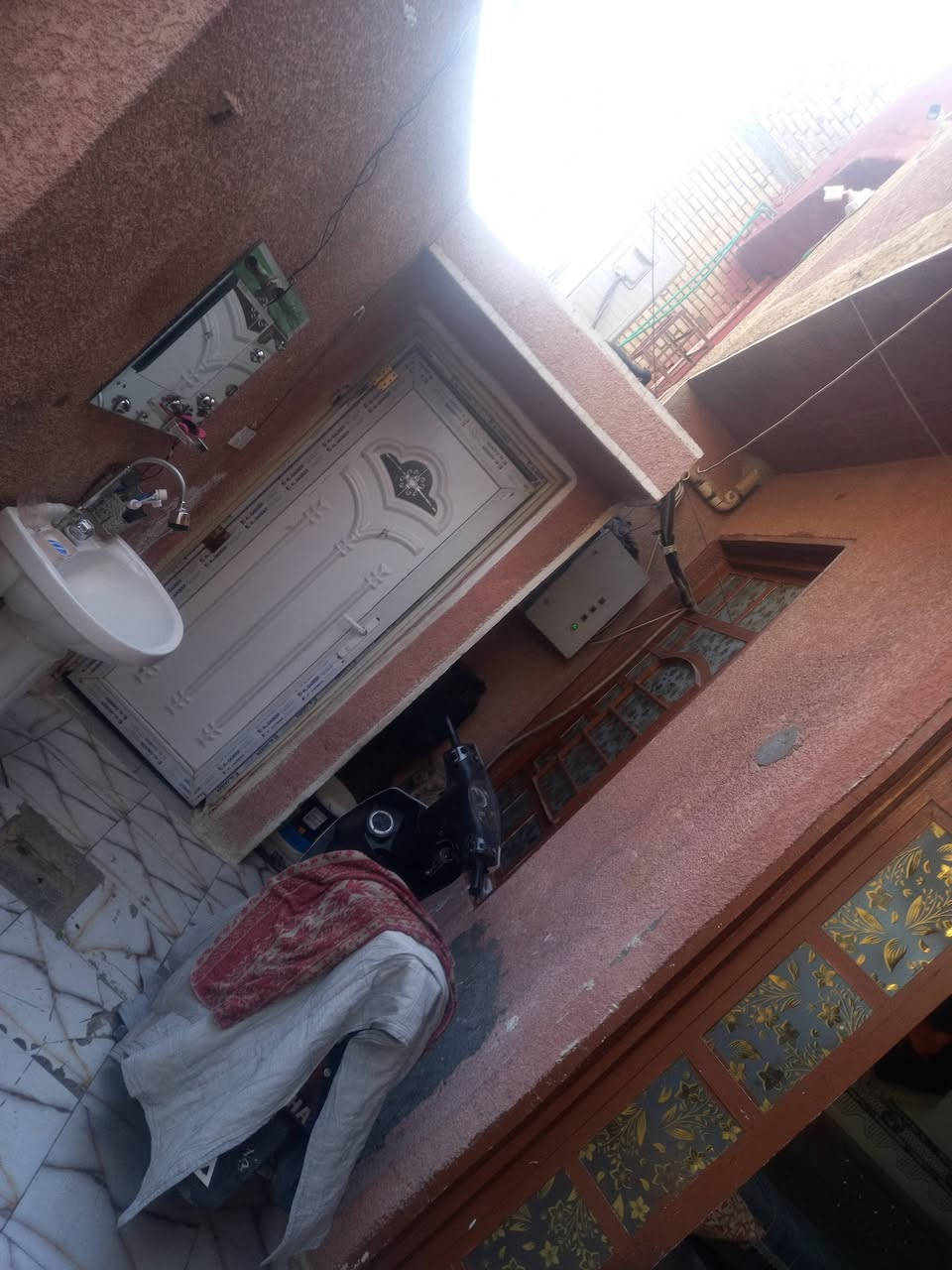بيت للبيع الخطيب الزراعي شارع الحشد المساحه 110حمام خارجي استقبال مطبخ حولي منور غرفه حمام الطابق الثاني بيتونه وغرفتين السقف سندويج شغل شركه للإستفسار(*********** )

