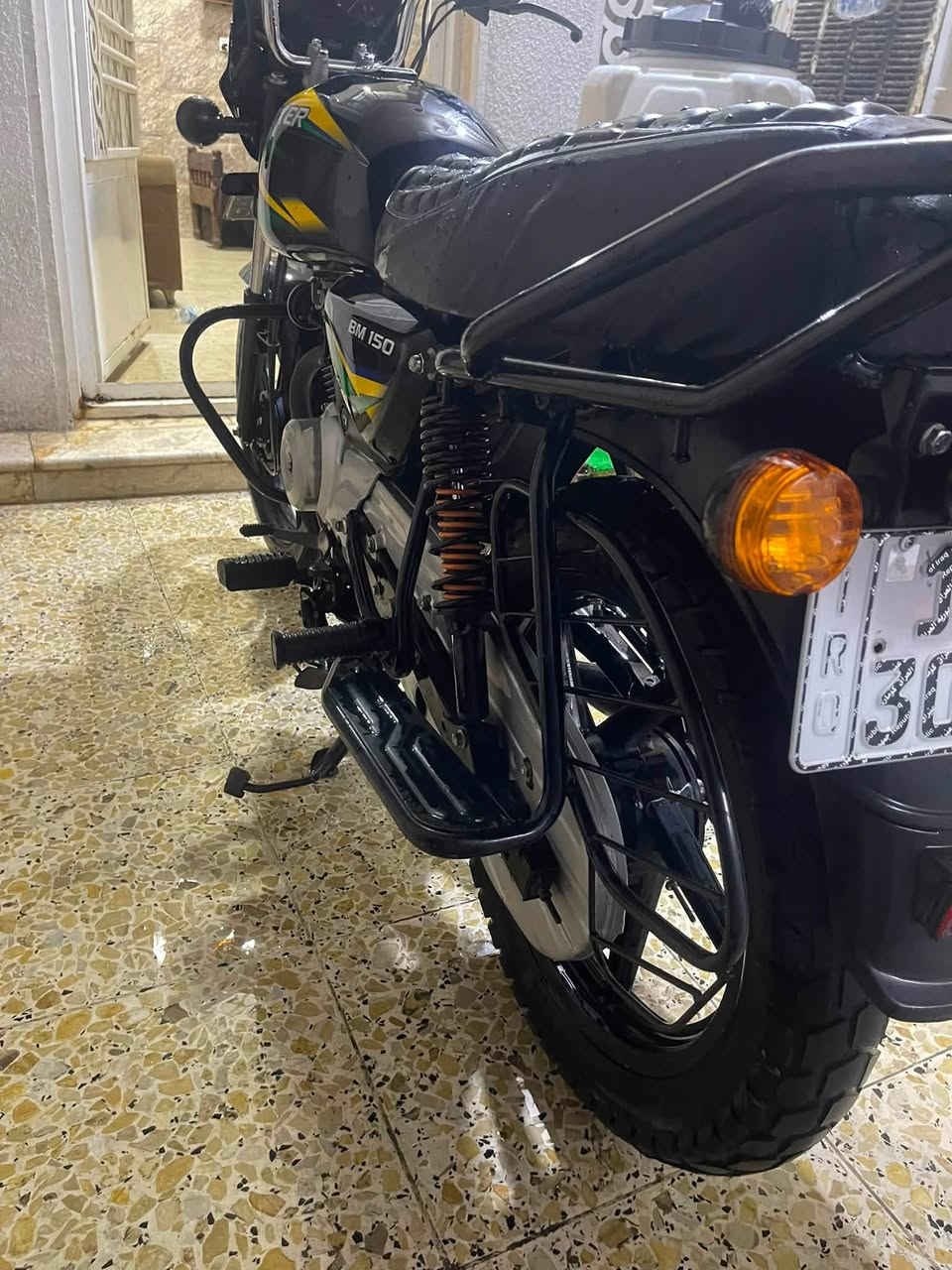 سلام وعليكم بوكسر موديل واحد 21 دراجة بل جيس بس مكينة بية لاستيك ولف متلوية 150 عل تحويل شرط مكاتبة مرورية تحويل ثاني يوم *********** عنوان شعب شارع صحة سعر بدون عملة مليون 250 قفل
