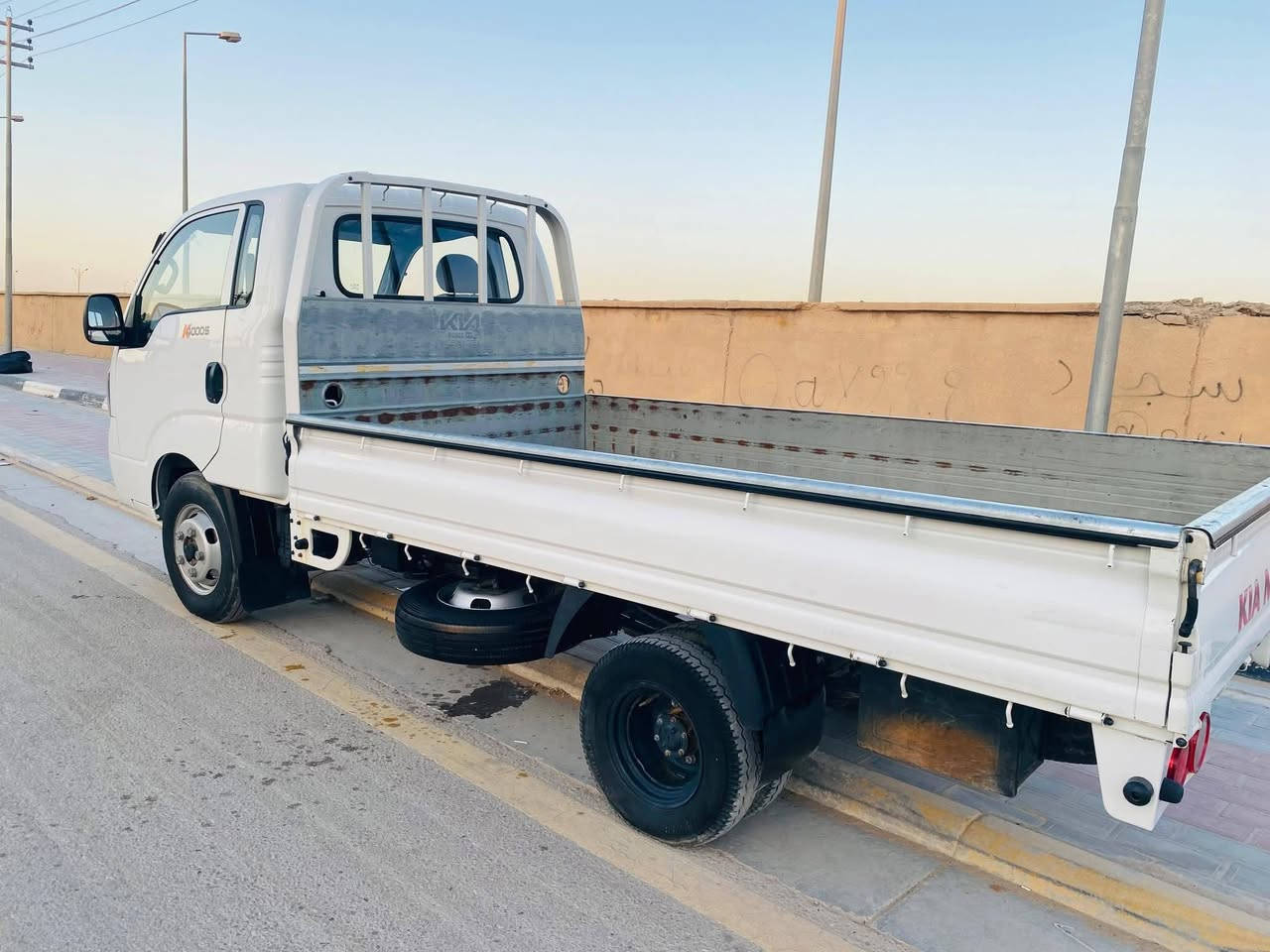 سلام عليكم كيه  حمل موديل 21  فحل محرك 4000  للبيع تبريد  شغأل بيها طخه بل ربع بارد راجعه باقي كلشي مكفول
سياره باسمي 
***********
سلام عليكم كيه  حمل موديل 21  فحل محرك 4000  للبيع تبريد  شغأل بيها طخه بل ربع بارد راجعه باقي كلشي مكفول سعر155 لمكان كربلاء
