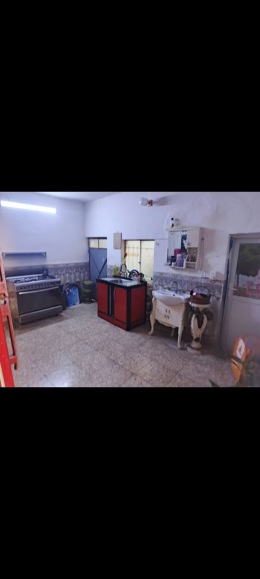 بيت للبيع 100 م واجه 5 نزال20 طابو الحسينيه الجريخي السايدين مال ابو رسول خلف اسوق عمي الرقم ***********
