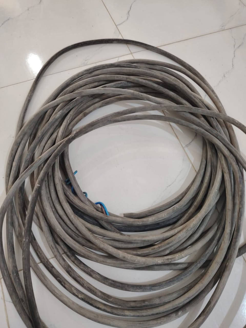 للبيع الكيبل ٣٠ متر وقنفات ٥ قطع
***********
