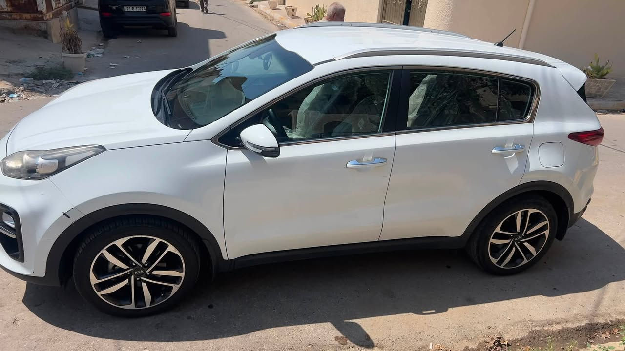 🚘 كيا سبورتاج 2019 شكل 2020 للبيع
🔹 مكينة 2000cc
🔹 كير أوتوماتيك
🔹 ممشى 39,391 كم
🔹اوتو هولد و ثلاث انظمة قيادة auto hold
🔹 مثبت سرعة Cruise Control
🔹 فول تحكم ستيرن
🔹 كشنات جلد أصلي
🔹 حساسات أمامية وخلفية
🔹 كاميرا خلفية
🔹 مرايات كهربائية (شفط)
🔹 إشارات بالمرايات
🔹 داخلية نظيفة ومرتبة
🔹 الإيرباغات سليمة
🔹 ويالات أصلية
🔹 تبريد قطعتين￼
🔹 داخل حمصي
🔹شاحن وايرلس
🔹السيارة استخدام شخصي
⚠️ توجد بعض الضربات والخدوش الخارجية مثل ما موضحة بالصور السيارة تباع على حالتها 
الكير و المكينة مكفولة 
مبدل تايرات جديد
📍 بغداد
💰 السعر: [180ورقة و بيها مجال بسيط]
📞 للجادين فقط التواصل خاص أو اتصال 
***********
