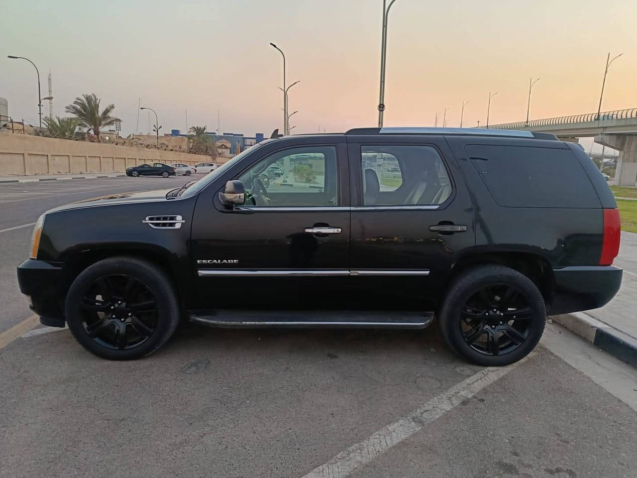 كاديلاك اسكاليد 2010
محرك 6200 
سياره جاهزه فول مواصفات فتحة سقف تشغيل عن بعد تدفئة تبريد بالكشنات٫ كشنات منفصلة 
تسجيل جديد قرار 102 تحويل ثاني يوم
$190 وبيها مجال تفاصيل اكثر ***********
