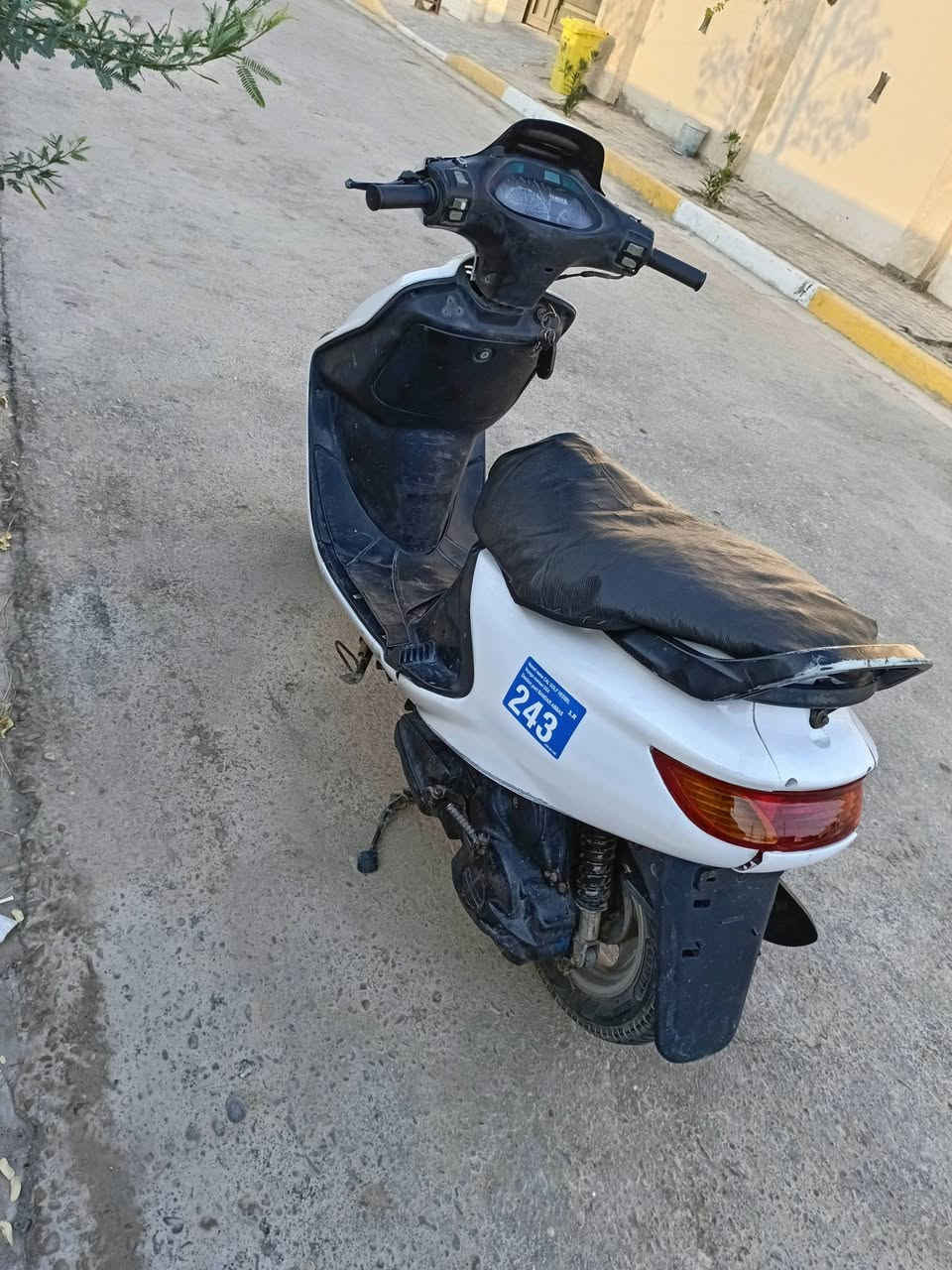 السلام عليكم للبيع دراجه فراشه جاهزه من كلشي كهربائيات سلف هندر اشاير سرعه معدل دبلات شغاله جاهزه من كلشي تايرات جدد مكينه ناعمه سعر٤٧٥ بيه مجال مكاني قضاء المدينه. رقم***********
