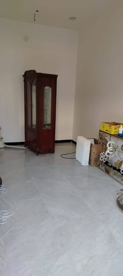 #بيت #للاجار 
في مقاطعه ١٦ 
قرب جامع السلام
المساحه ١٢٥ متر 
بدل الايجار ٤٠٠ قفل 
طابقين مكون من ٣ غرف 
مكتب بارق للعقار شارع 60مقابل المول الجديد 
الهاتف ***********

