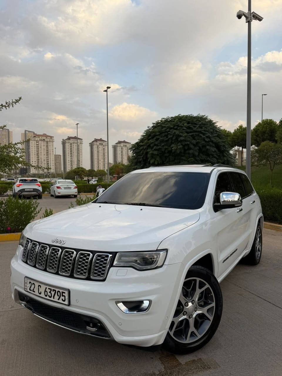 وعليكم السلام 🌹
🚙🔥 للبيع جيب جراند شيروكي أوفرلاند موديل 2020 – فول مواصفات 🔥🚙

🤍 اللون: أبيض
✨ الفئة: Overland – فول 
***********
مواصفات
📅 الموديل: 2020
🛣️ الممشى: 58,000 KM
🇺🇸 شركة هارلم
🌍 خليجي
🤍 داخلية بيضاء فخمة
🛞 جكات أمامية
📺 3 شاشات

⭐ المواصفات والتجهيزات:

✅ فتحة سقف بانوراما
✅ جلد فاخر
✅ مقاعد كهربائية
✅ تبريد وتدفئة للمقاعد
✅ ذاكرة مقاعد
✅ شاشة كبيرة
✅ 3 شاشات
✅ كاميرات وحساسات
✅ رادار وأنظمة أمان
✅ تشغيل عن بُعد
✅ باب خلفي كهربائي
✅ ستيرن كهربائي متعدد الوظائف
✅ نظام صوت فاخر
✅ جنوط رياضية
✅ إضاءة LED
✅ جميع مواصفات الأوفرلاند 🔥
✅ كتاب تضليل مروري رسمي وياها 📄

💎 جيب أوفرلاند 2020، فخامة ومواصفات عالية، داخلية بيضاء مميزة، شركة هارلم وخليجي، وماشية فقط 58 ألف كم.

📍 الموقع: السليمانية
📞 للاستفسار: ***********
