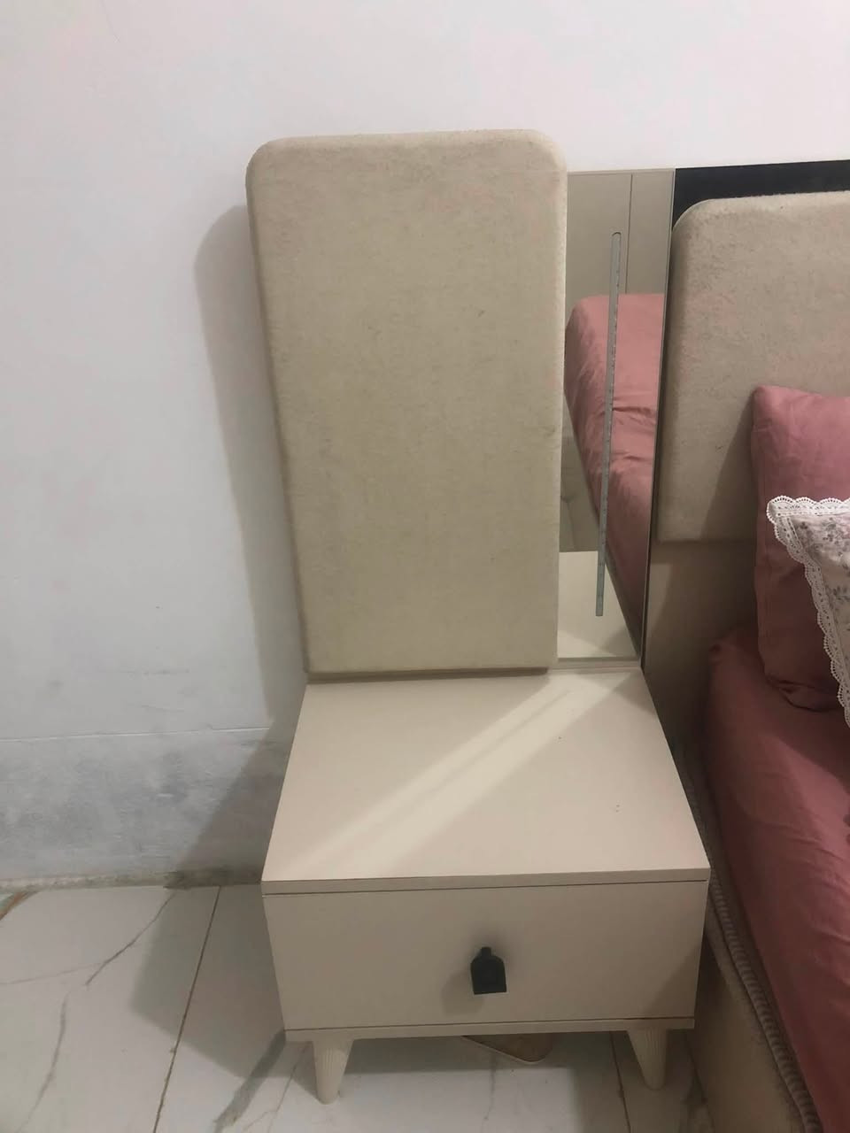 سلام عليكم
غرفه تركيه 

خمس قطع 

كنتور ست بيبان 

غرفه نظيفه حلوه 

مرتبه ڪُل ضرر مابيه 

المكان بابل القاسم 

حي العسكري قرب 

سيد احمد 

السعر 750وبيه مجال 

للأستفسار عله الرقم ***********
