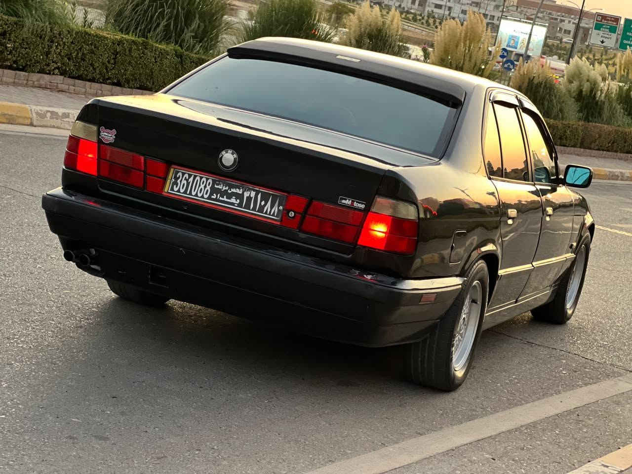 سڵاو له هه موو لایه ک 
BMW 525 بۆ فرۆشتن 
مۆدێل 1991
ته بریت 
گێڕ ئۆتۆ ماتیک 
سڵایت 
چوار جام کاره با 
ئاڕمی پلاستیکی سلێمانی 
چوار تایه و ویل موشه به ک تایه و ویل لۆک 
بێ ته قه و ڕه قه و بێ مه سره فه  
مه کینه ی لۆکه ئه وروپی تازه گۆڕاوه 
سعری 51 گه ڵاو که میک معامه له ژم *********** ***********
