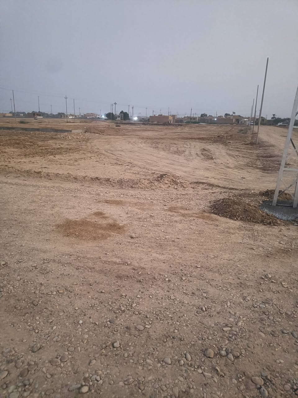 توجد قطع  للبيع كل قطعة 300 متر + بيوت هيكل  للبيع
طريق مجر عماره على الشارع العام  (ماء+كهرباء) 
الاستفسار او الاتصال 
***********
