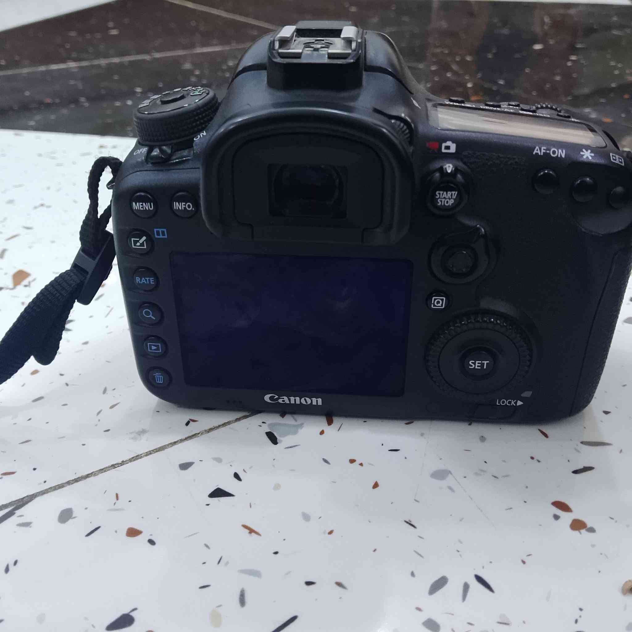 سلام عليكم كاميرا كانون 7DMARK ll نضافه95 شتر 25k مستخدمه قليل وياها عدسه كانون 70/200f4 نضيفه شخط مابيها استعمال قليل كامل ملحقاتها 
حقيبه
حزام كتف
كيبل نقل
رام 64گيگه
واتساب ***********
