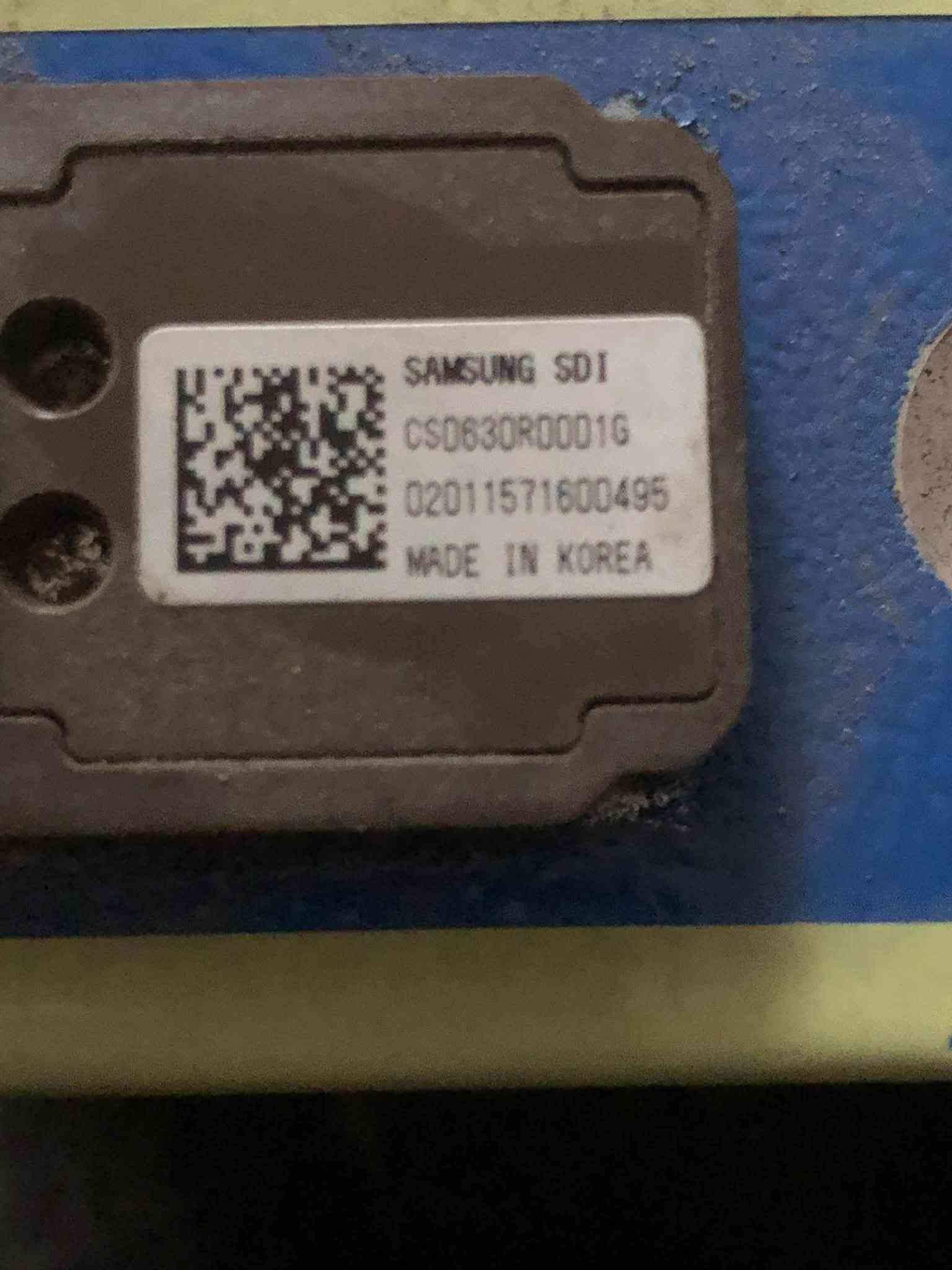 بطاريات الليثيوم على فحص كل حاويه بيه ٥ قطعة شغله 24 ڤولت ٩ حاويات سعر ٤٥٠ الف للكل بغداد ***********

