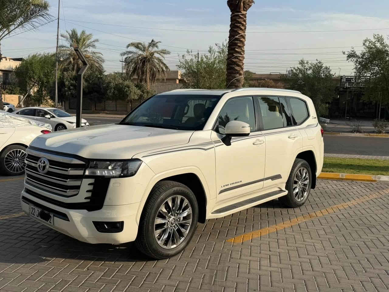 تويوتا لاندكروز 2022 ساز مكينه توين تيربو بدون فتح على وضع الشركة ماشيه 85 الف
رقم اربيل تحويل ثاني يوم 

السياره فول مواصفات 
برده خلفية 
شاشة كبيرة 
تبريد كشن 
كراسي كهرباء 
جنطه كهرباء
ماوس مود درايف 

السياره مكفوله من الصبغ والتبديل 
بيها مكانين تعديل PDR بي دي ار 

السعر 590 ورقة 

***********  

مكان السياره بغداد
