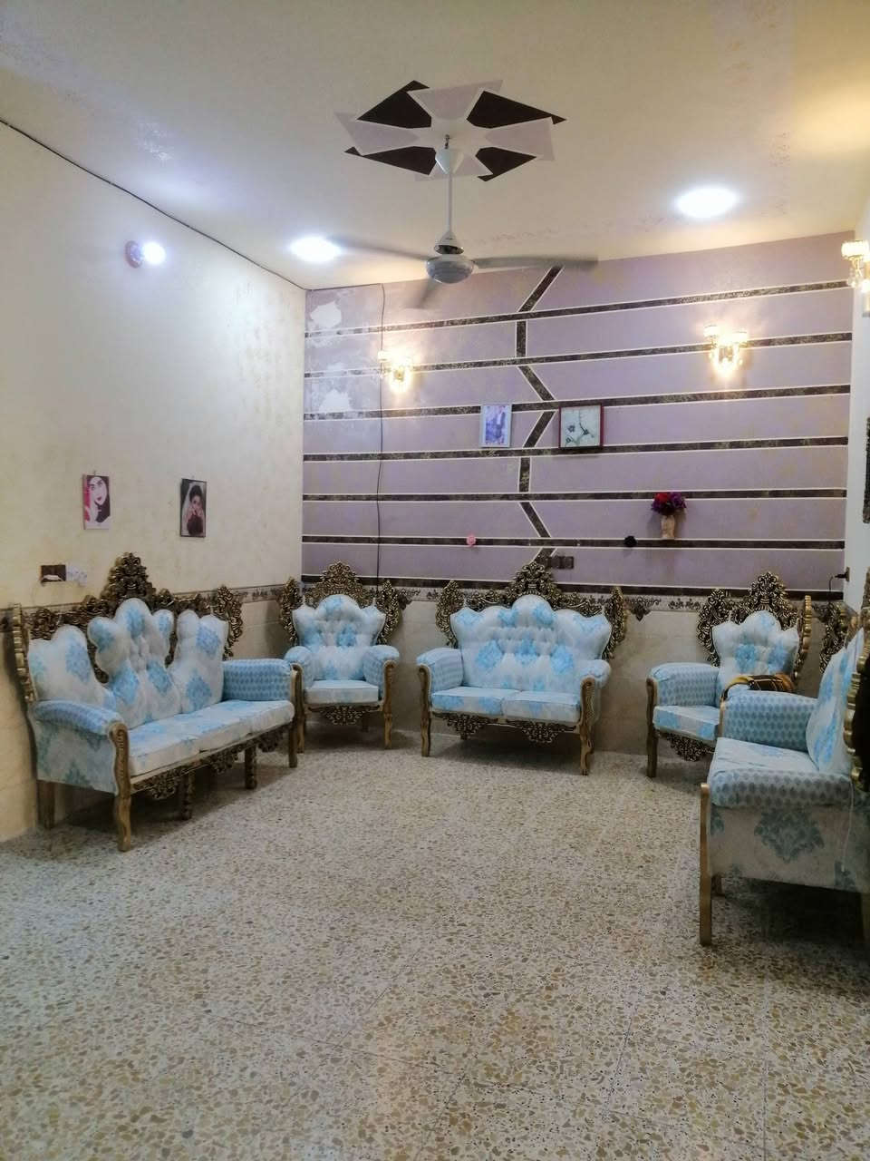 بيت للبيع في الفلوجه حي جبيل خلف مجمع الرحاب شارع 30 تجاري طابو زراعي مساحه ١٥٠ متر بناء حديث طابوق طابق ونصف يحتوي 2 غرف نوم وصاله عدد 2 واستقبال ومطبخ و2 حمامات داخليه وخارجيه ارضيه كاشي السعر ٦٨ مليون وبي مجال بسيط للاستفسار مراجعة مكتب القمه للعقار او الاتصال على الأرقام التاليه *********** ***********
