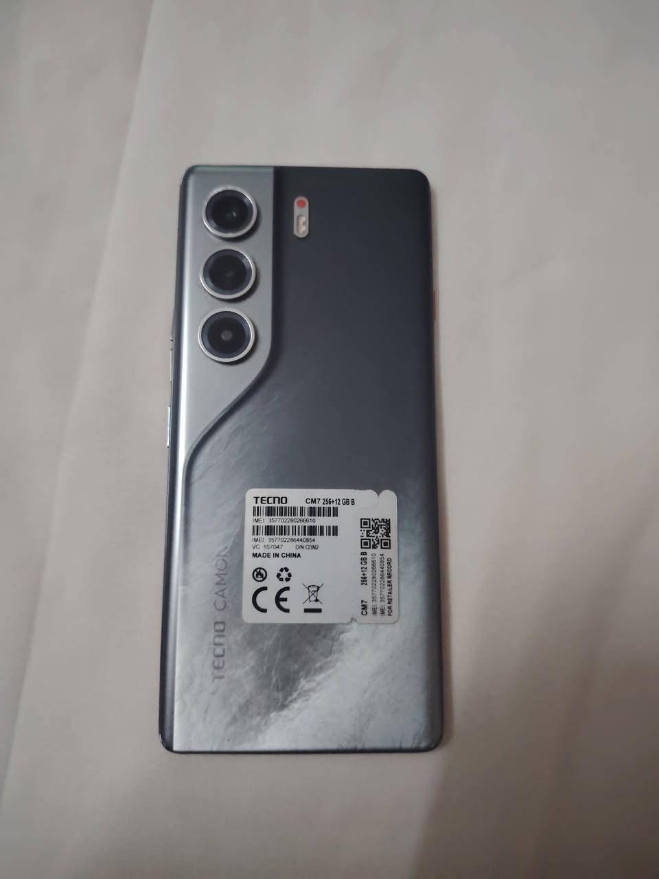 Tecno Camon 40 Pro 5G
RAM 12 
​🔴 للبيــع 🔴
الجهاز ما مفتوح ولا مبدل منو اي شي 
فقط بي ضربة موجوده بالصورة 
للاستفسار على الرقم ***********
