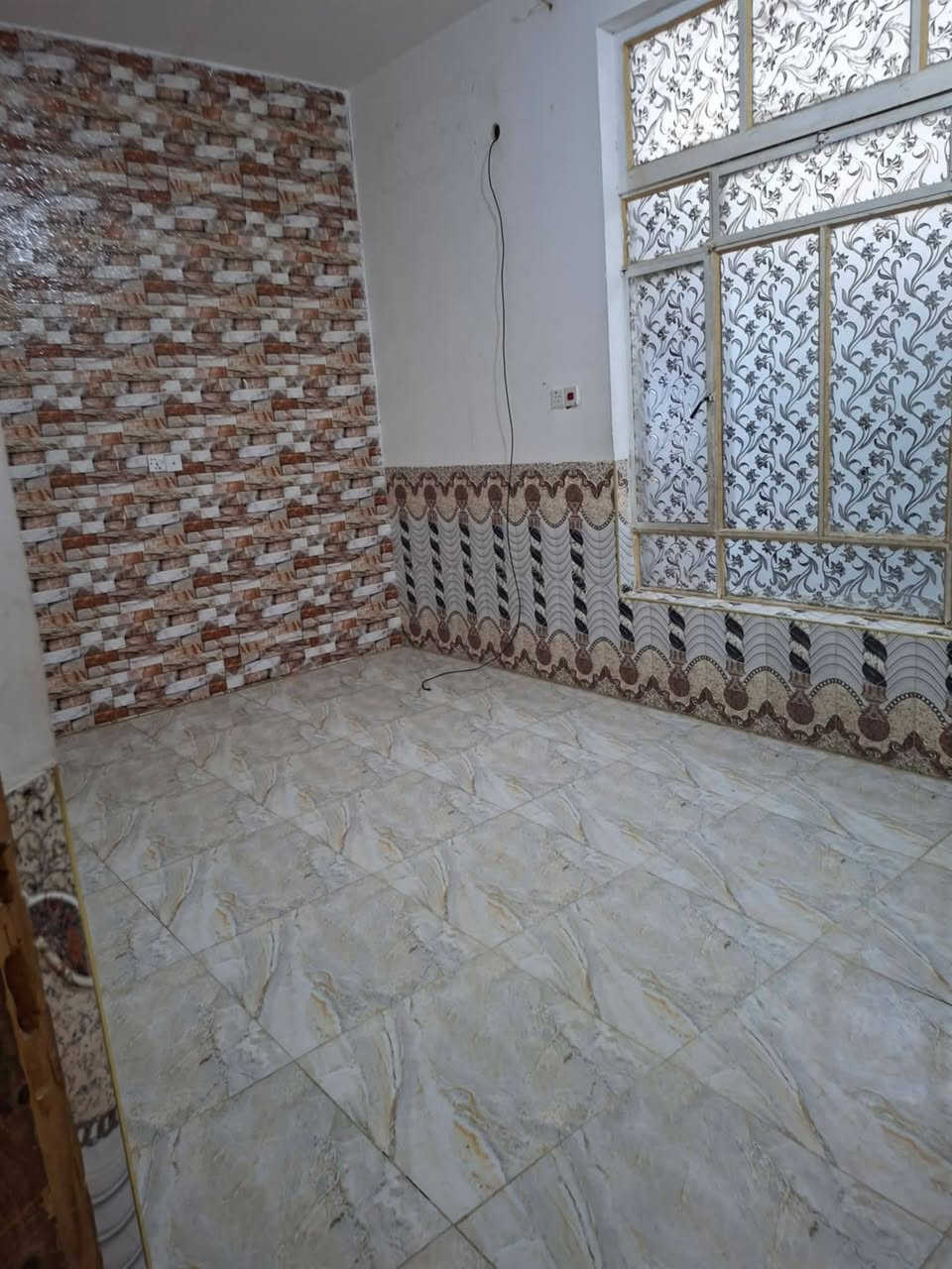 ما شاءالله بسم الله بيت للبيع مساحه 100 مربع ركن بل زراعي سند25 بشارع 10 يبعد عن شارع الرئيسي ربع ساعه يحتوي بيت على غرفه واحده وصاله وكليدور ومطبخ ومنور بيت كامل فول مرتب سعره على خاص او الاتصال على رقم *********** موقع الدار نادر الثالثه باقي التفاصيل على خاص
