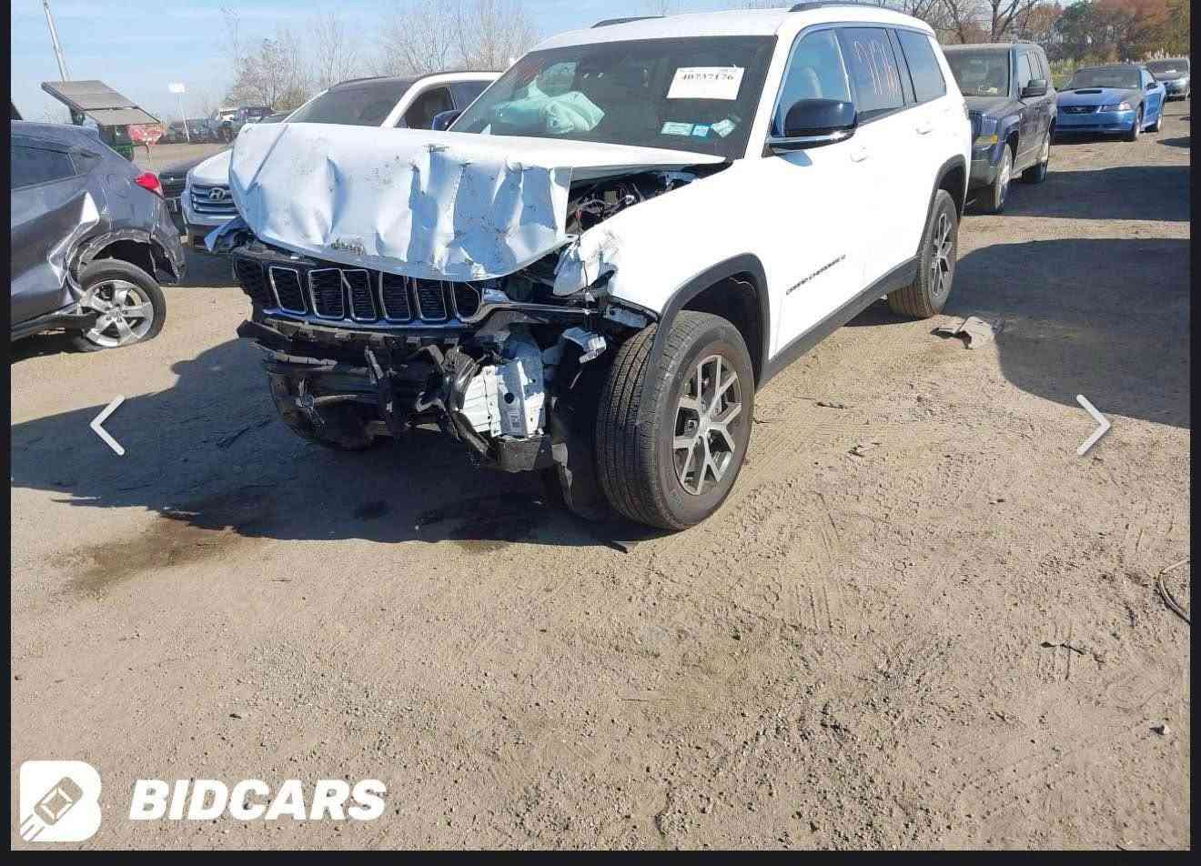 للبيع : جيب جراند شيروكي (Grand Cherokee) موديل
2023
الفئة: ليميتد (Limited) - فول مواصفات ما عدا البانوراما (التنتة).
المحرك: 6 سلندر،
نظام دفع رباعي (4x4).
أربع وضعيات للقيادة
الحجم: (L) ثلاثة قطع مقاعد (3 صفوف - 7 راكب).
رقم بصرة بسمي  جديد تحويل ثاني يوم 
مواصفات والداخلية:
داخلية جلد ملكي بلون بيج (أوف وايت) مميز ونظيف جداً بحالة الوكالة.
شاشة عرض لمس كبيرة تدعم Apple Carplay و
Android Aut» ال الي
شاشة عدادات رقمية (ديجيتال) بالكامل متطورة.
تحكم مقود (ستيرن) متكامل مع نظام تثبيت السرعة.
نظام تكييف مركزي منفصل للركاب في الخلف.
ناقل حركة (كير) ماوس دوار متطور مع وضعيات قيادة
متعددة.
حادث تبديل البنيد فقط، مع صبغ ربع جاملغ (أبسير وأيمن) تجميل مكاني البصره ‭***********‬ البصرة, العراق

نص مكتوب في الصور:
- BIDCARS