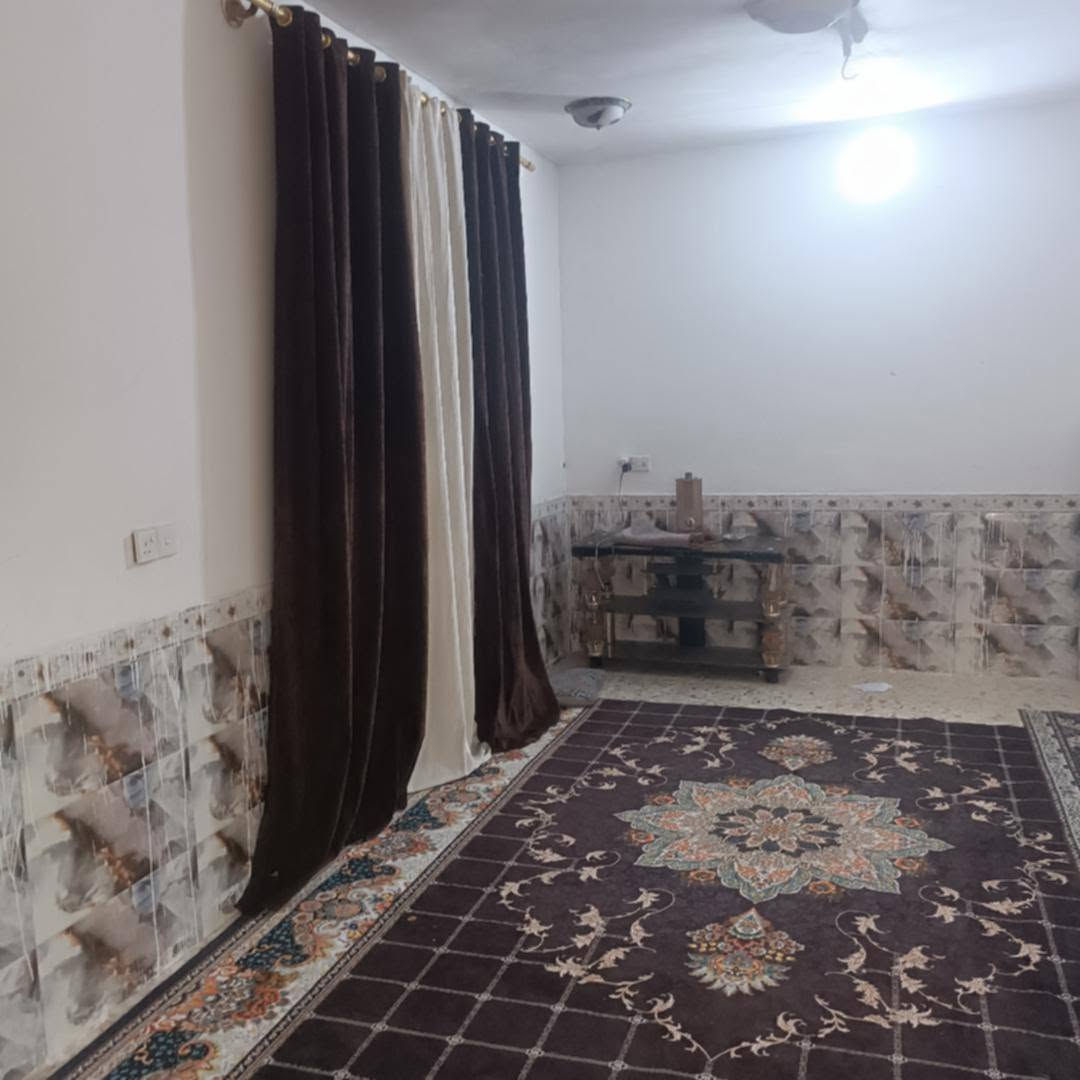 🏠 للبيع: بيت مع عَرْصَة بموقع مميز
📍 الموقع: الديوانية - طريق الدغارة (قريب جداً من الشارع العام، بالقرب من عقيل أبو المخضر ومحطة بدر الدجى).
​📄 تفاصيل العقار: 250م
​نوع العقار: بيت مع عَرْصَة.
​نوع السند: زراعي (سند 25).
​التصميم الداخلي: غرفتين، صالة استقبال، مطبخ.
​المرافق الخارجية: حديقة.
​✨ المميزات والخدمات:
​شوارع مبلطة بالكامل وسهلة الوصول.
​توفر خدمات الماء والكهرباء الرسمية.
​البيت مجهز بالكامل بمنظومة طاقة شمسية.
​💰 السعر: مناسب جداً.***********
