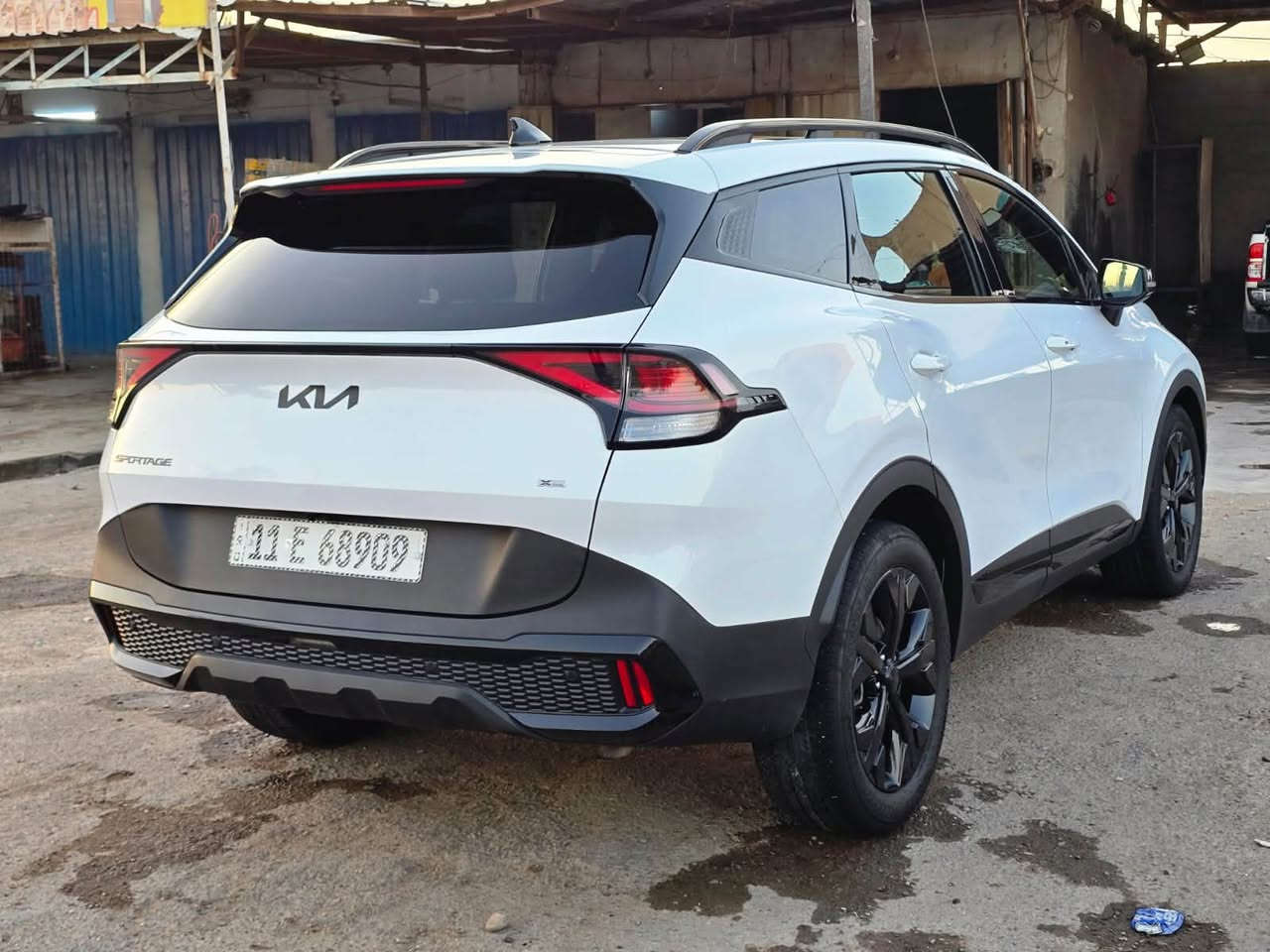 سبورتج موديل 25مواصفات الsxفول مواصفات من فتحه بنوراما الى كراسي كهربائية الى خزن كراسي اشاير بالمري صندوق كهربائي تشغل عن بعد سياره جديده واحلى من صور حادثها فقط اسفل دعاميه كما موضح بصوره وبيها رصعه موضحها بصوره هم 

رقم بغداد شهداء سنه واصير حره تريد وكاله عامه او اي شي حاضر 
 سعرها 210وبيها مجال ‭***********‬
