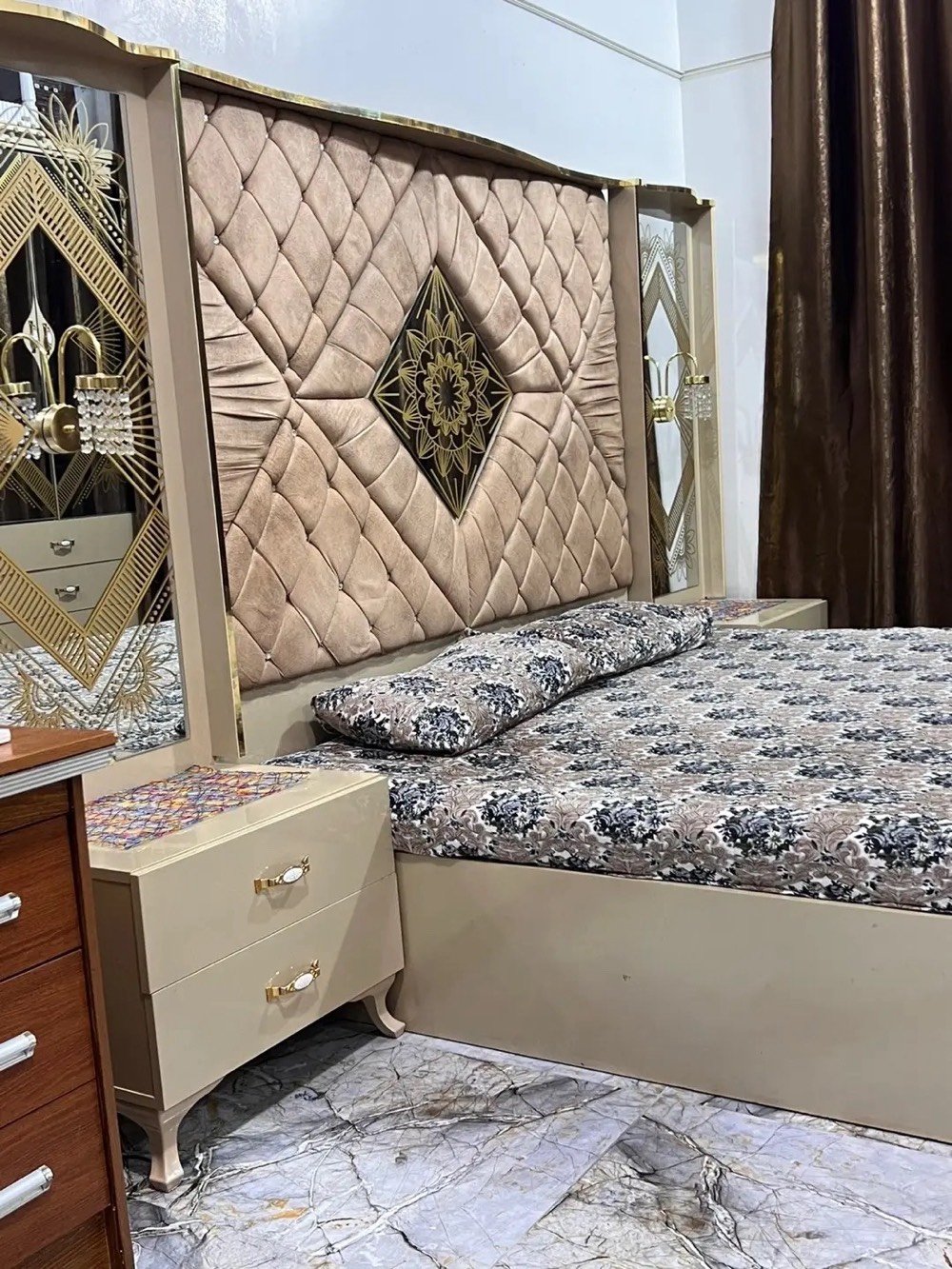 سلام عليكم غرفه نوم البيع تركيا نضيفه كلش فقط يرادلها سجه سعرها 900 الف وبيها مجال بسيط لاستفسار ***********