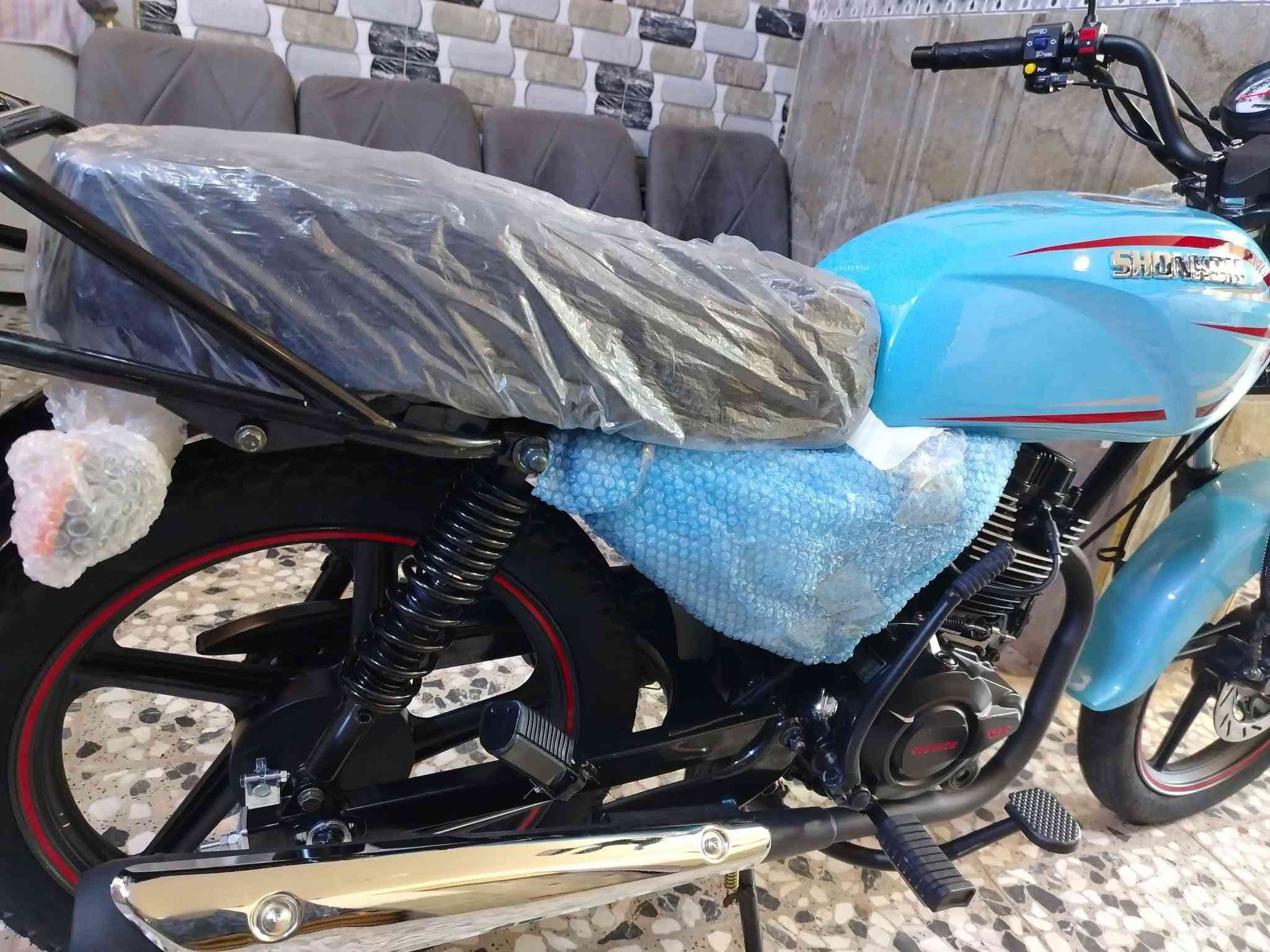 *********** دراجه شاينك نفخ سكنر صارله سبوع طالعه من المعرض بعده بدهن شركة سعره 1400 سرعته 180 دراجه كلش راقيه وناعمه حاله حال دايوان واسرع من الدايوان مكاني نعمانيه
