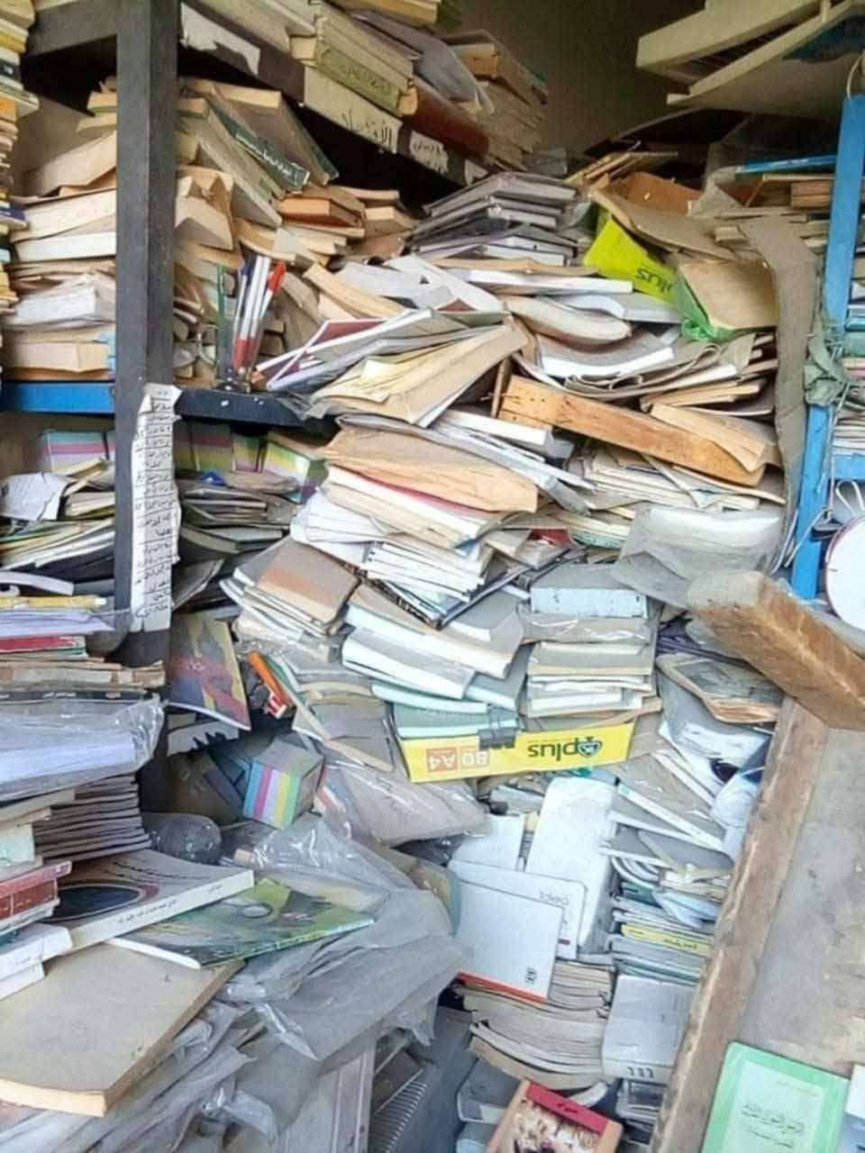 مكتبة • أثاث