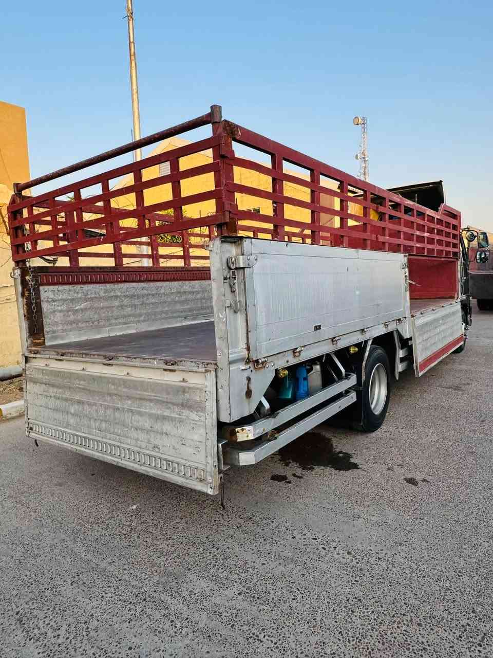 السلام عليكم هينو مديل 94
رقم انكليزي بسمي تحويل ثاني يوم 
تخم تاير الأمامي 17ونص والخلفي 19ونص 
شاصي سته وربع بلادي 
مكينه 70سوبر 
كهربائية شغاله كلهة 
زوج باتريات جدد 
سياره خير من الله ترايك وين مايعجبك 
صاحب. سياره ***********
بغداد مكان سياره
