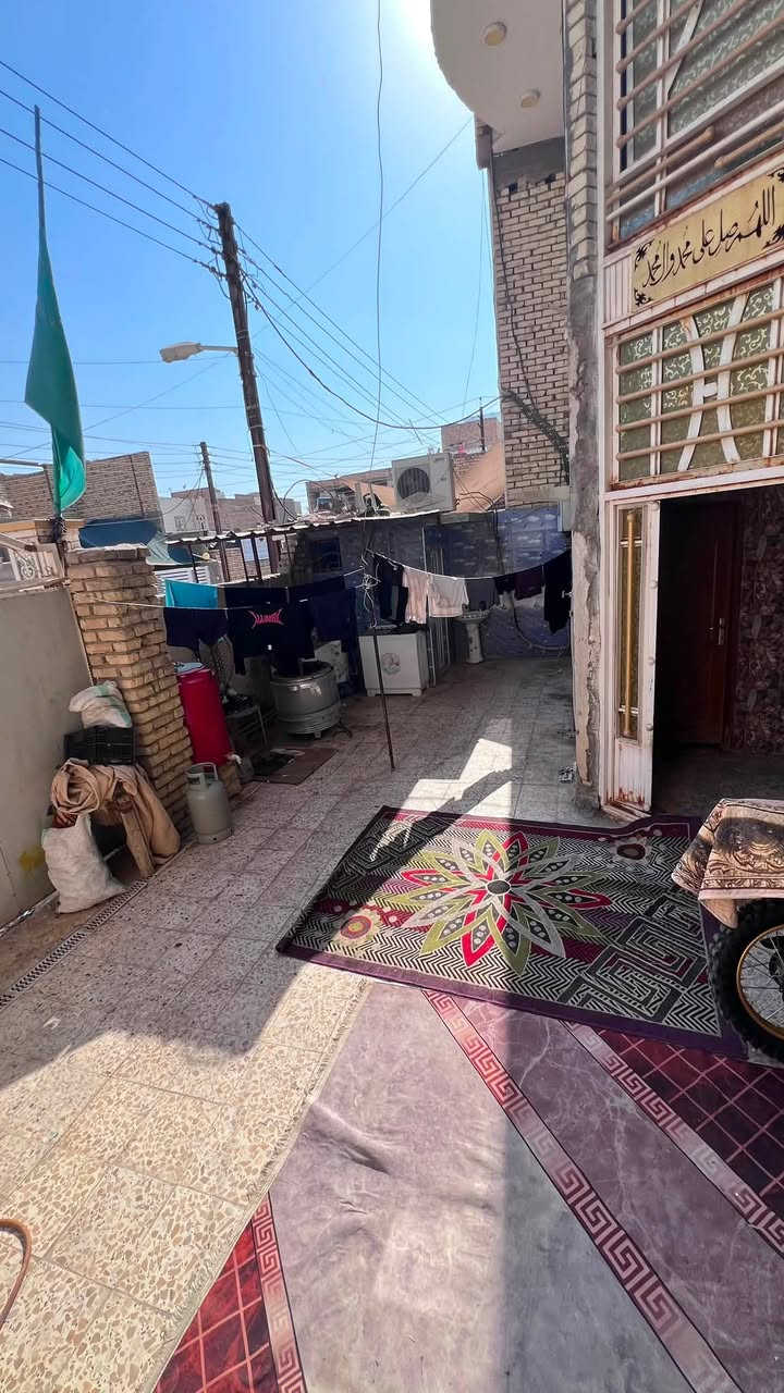 الدار للبيع طابوو 
العنوان 📍حي القاهره الثانيه 
المساحه 200متر طابقين
الطابق جوه غرفتين وصاله ومطبخ واستقبال
والطابق الثاني 3غرف وصاله ومطبخ 
للعلم الطابق ثاني بناء حديث الستفسار اتصال عل رقم 
***********
