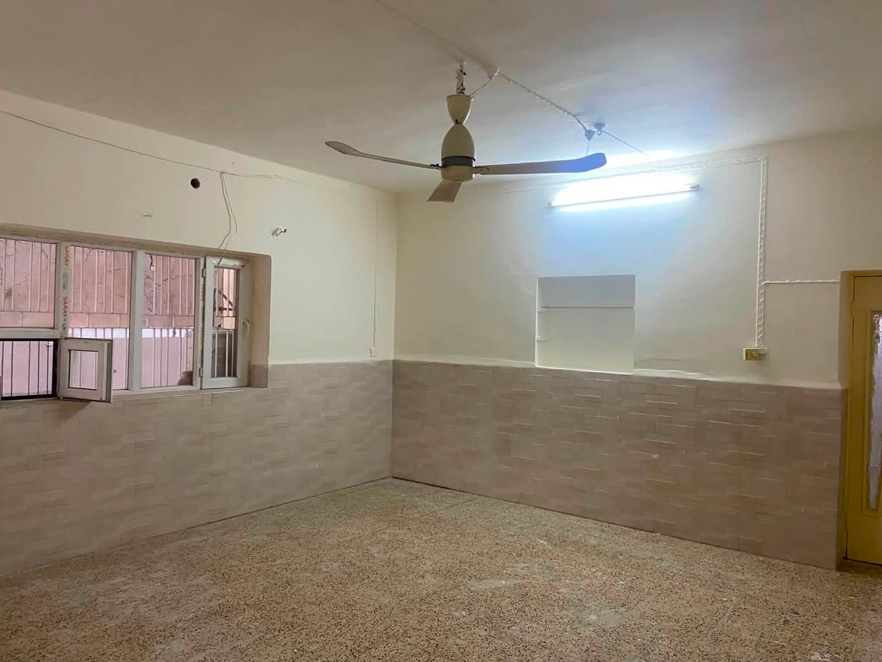 دار للايجار 300 متر طابقين

المحتويات

الطابق الاول / غرفتين نوم + استقبال + غرفة معيشة + مطبخ + صحيات + هول + كراج كبير + حديقة

الطابق الثاني / غرفة نوم + هول

العنوان / شارع القدس قرب جامع الابرار 

_________________

السعر 💵: يرجى الاتصال ب ارقام المكتب 🔔

📞 *********** 
📞 ***********

* نستقبل جميع عروضاتكم السكنية 🏠 والتجارية 🏡 بكافة مناطق كركوك  
.......................................

للمزيد من المعلومات مراجعة المكتب
