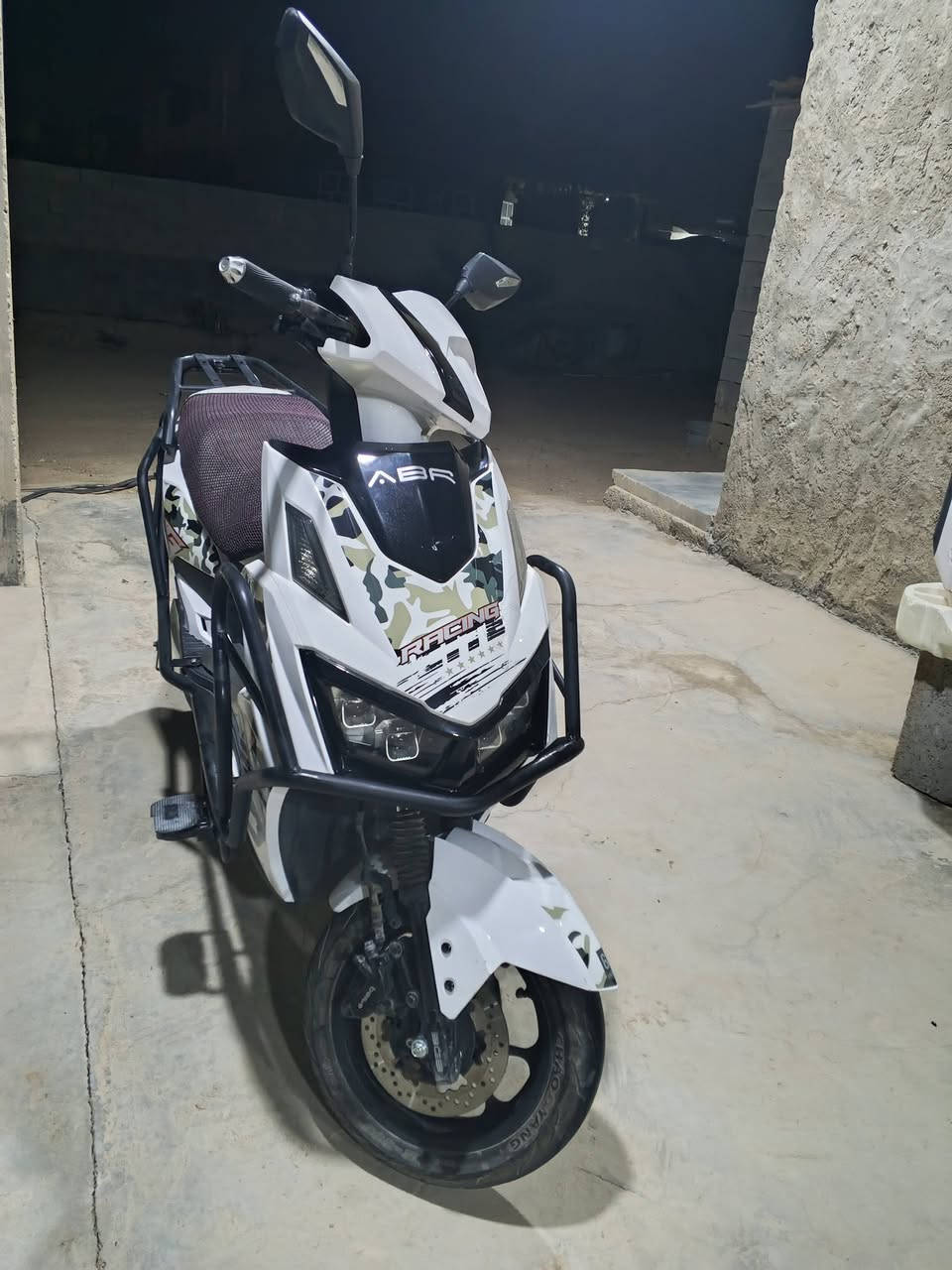 سلام عليكم من رخصت الادمن موطور شحن للبيع 
6بطاريات 
3سرعات 
ويل حجم 12 
إلاستفسار ‏‪+9647854621920‬‏بيه واتساب 
‏‪***********‬‏
مكان الرمادي 5كيلو
