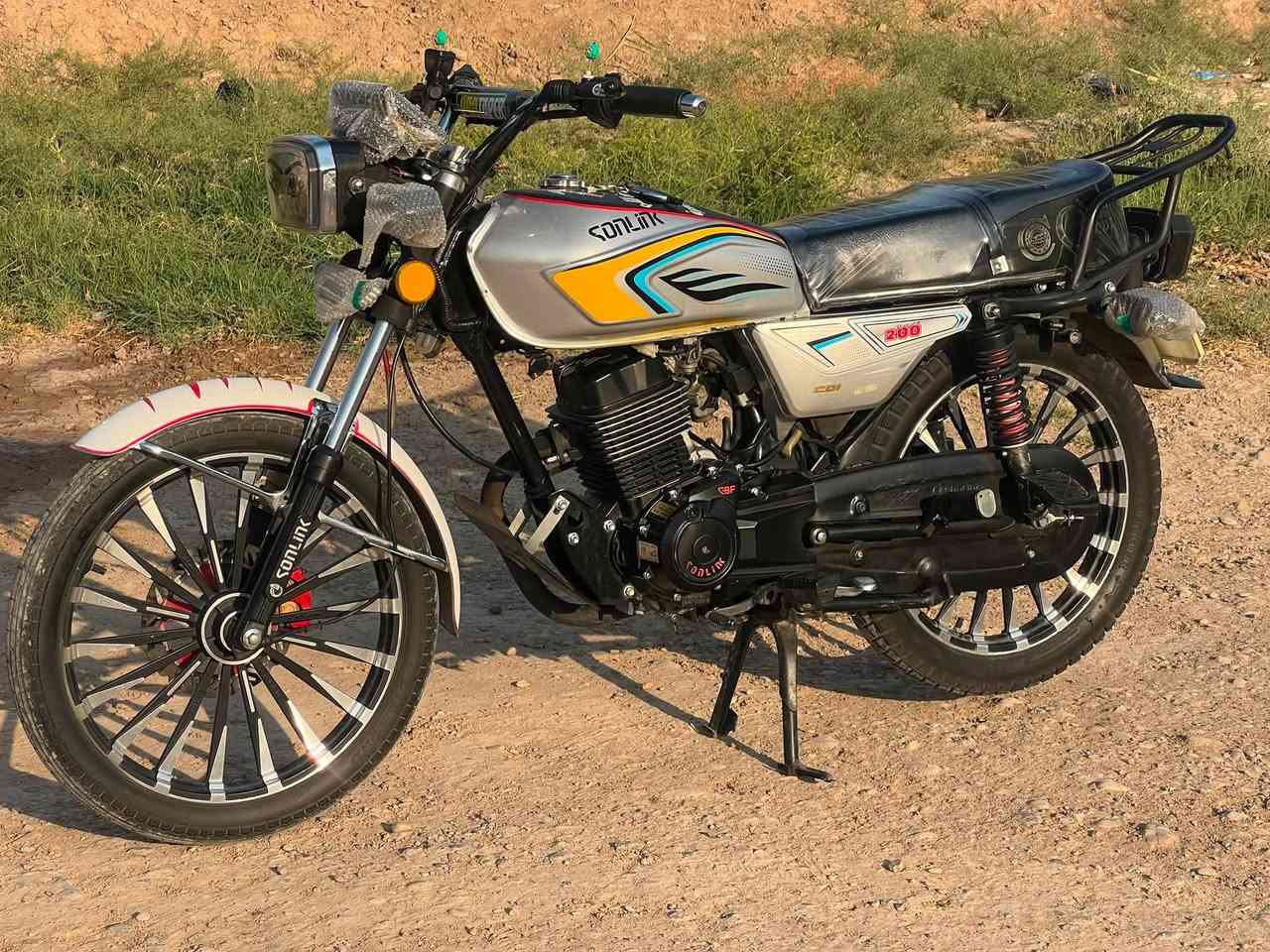 سيڤان 2025
محرك اسود
ظاغطة وزنجيل CBF
السعر850 بي مجال حك الجيه
العنوان ديالى ابو صيدا 
الرقم  ***********
