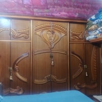 غرفة خشب • نضيفه • للبيع