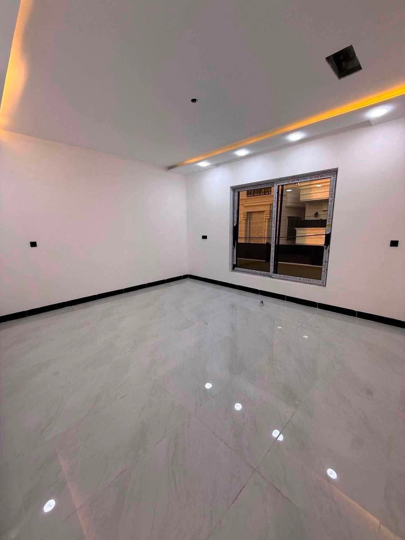 🔴عقار للبيع من :
🔴عروض مكتب (( العلاف لتجارة العقارات )) 🌟

🏠دار بن للبيع مساحة كل دار 140 متر الواجهة 9 متر 

🛑طابقين بناء حديث فول مواصفات (( Zero ))🌀

1️⃣الطابق الاول : غرفة نوم + هول + استقبال + مطبخ كراج + صحيات 🚾

2️⃣الطابق الثاني : ثلاثة غرف نوم + هول + بلكونة +  سطح + مخزن + صحيات 🚾

📄سند تجاري ملك صرف / شرط القرآر التمليك والتحويل 

❌لانتعامل برفع سعر العقار عن سعرة الآصلي نجمع البايع بالمشتري مباشرتأ _ لا نوقف البيعة بخلاف عن الدالية

🛑موقع مميز جداً 💥

🌍الموقع / حي الزهور  قرب (( مطعم قصر السلطان  )) 🏭

🔴يقع على شارع 12 متر تبليط  💠

للاستفسار 

⏮️مراجعة مكتب العلاف لتجارة العقارات 🌟

أو الاتصال 

☎️ أسيا ***********

أو

 ☎️ كورك ***********

⏪️مع العلاف للعقار استثمارك في آمان ⭐️

🌐عنوان المكتب / الموصل _ حي الزراعي قرب جسر السويس 🔥

📌نستقبل عقاراتكم وطلباتكم العقارية .
