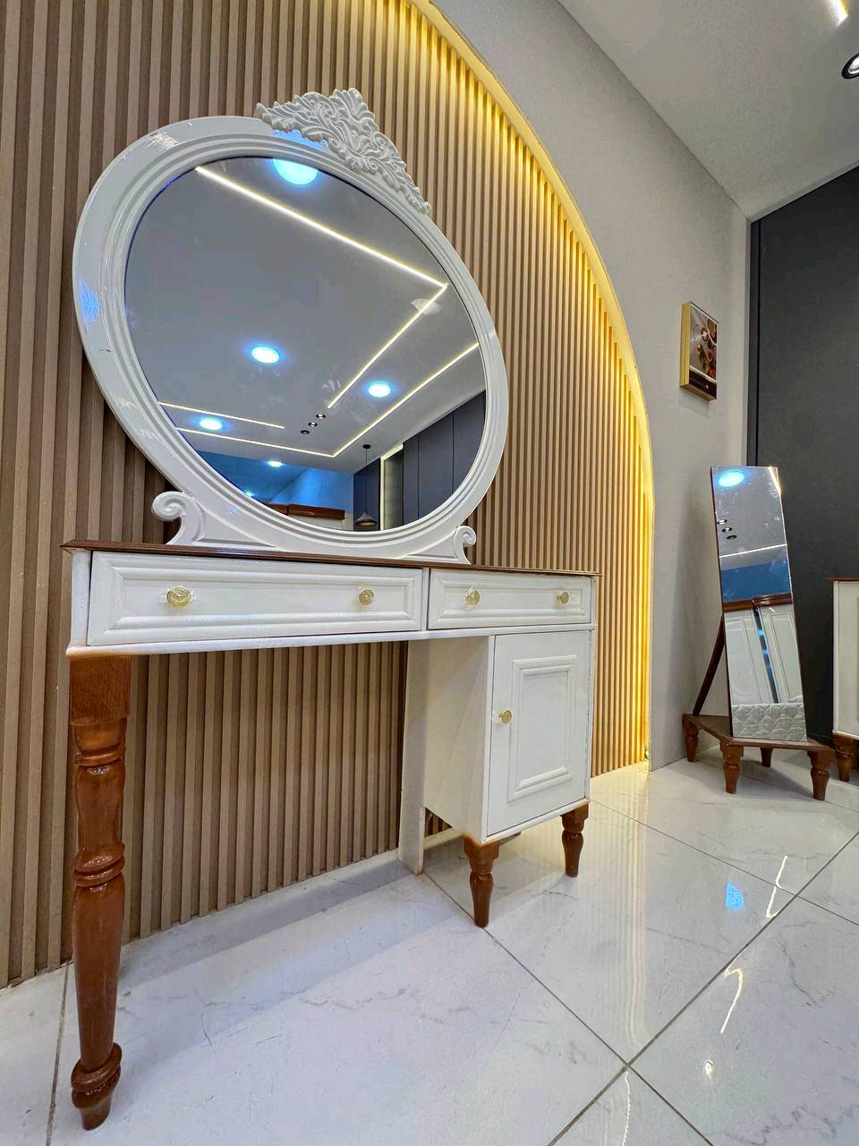حصرياً موديل ميلانو 💢   

السعر مليون و100 الف دينار فقط 😍

غرفه نجاره عراقي شغل قتصاديه 🛌

متكونه من 10 قطع مميزه 

الكنتور ارتفاع 240 طول 320 

مع الزاويه مجموع الطول 4 امتار 

السمك الخارجي للغرفه 5 ملم انديف

والسمك الداخلي 3 ملم معاكس ابيض

مع مرايه قيافه وطابوريه  🎁 

سعر الشازلون الخزان 75 الف 

سعر الشازلون المقعد 50 الف

متوفر توصيل وشد داخل بغداد 😊

متوفر توصيل وشد لكافة محافضات العراق 🇮🇶
