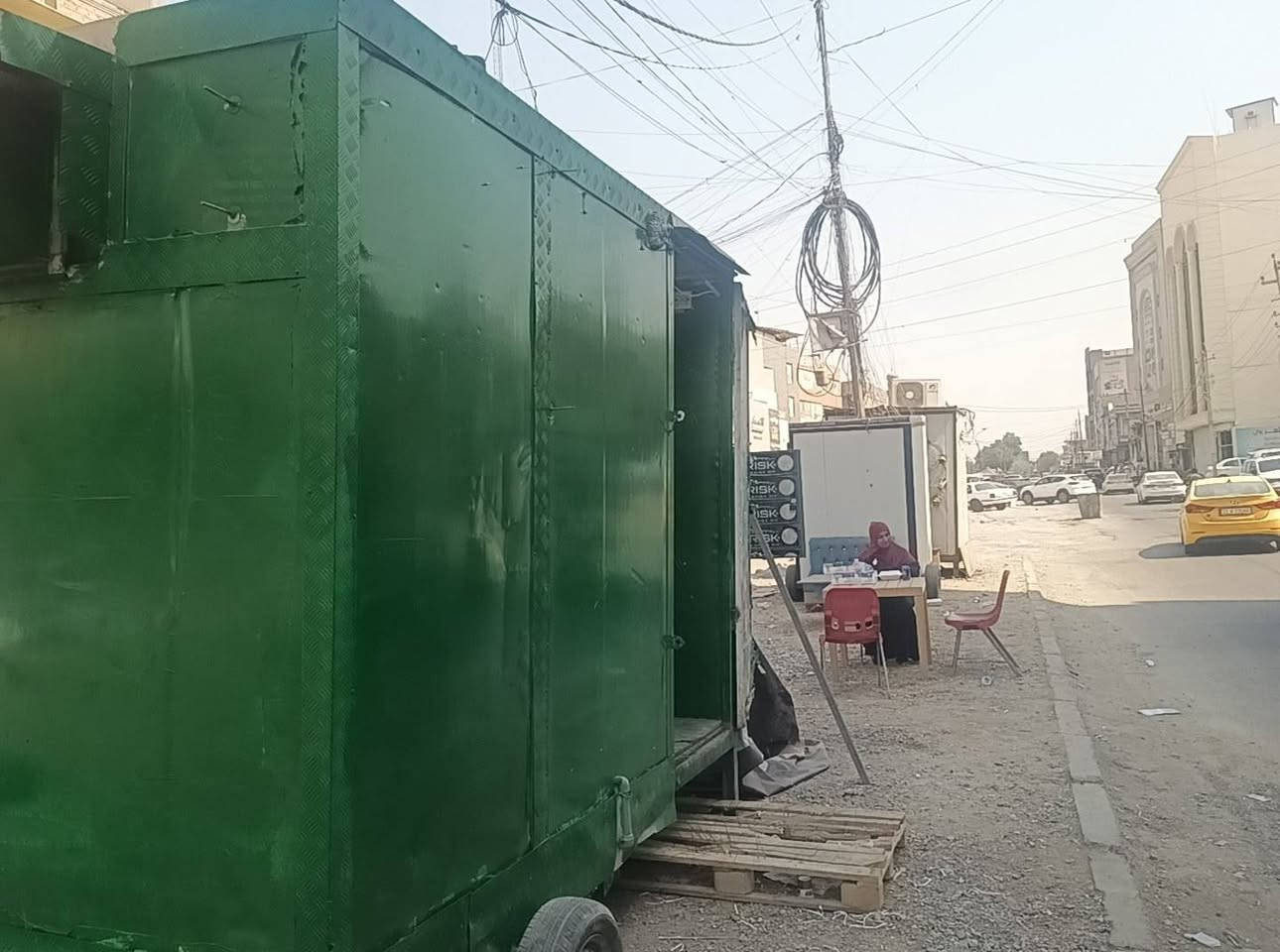 السلام عليكم اخوان مكلف بالنشر رحمه الله والديكم 
كشششك للبيع مكان بغداد بي غراض كامله للاكلات السريعه وينسحب وين ماتريد تاخذه اخذه ومأسس كهربائيات وماء وبي تانكي 250 لتر 
وهذا رقم صاحبه 
***********

نص مكتوب في الصور:
- 17/09/2026 13:24