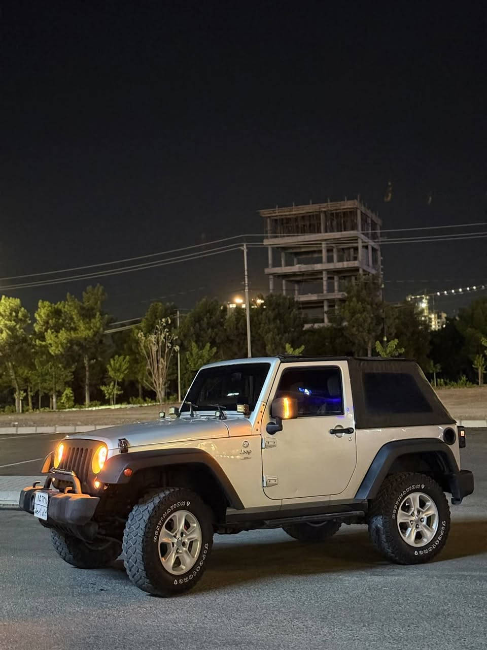 Jeep wrangler 4*4 
2008 
گير و مكينه و دبل شرط 
١ قطعه صبخ بدون دواخل بدون ايرباك 
تحويل و غرامات شرط 
٥٠٠ $ غرامات
٩٨٠٠$ سعر واتص اب *********** سميل, دهوك
